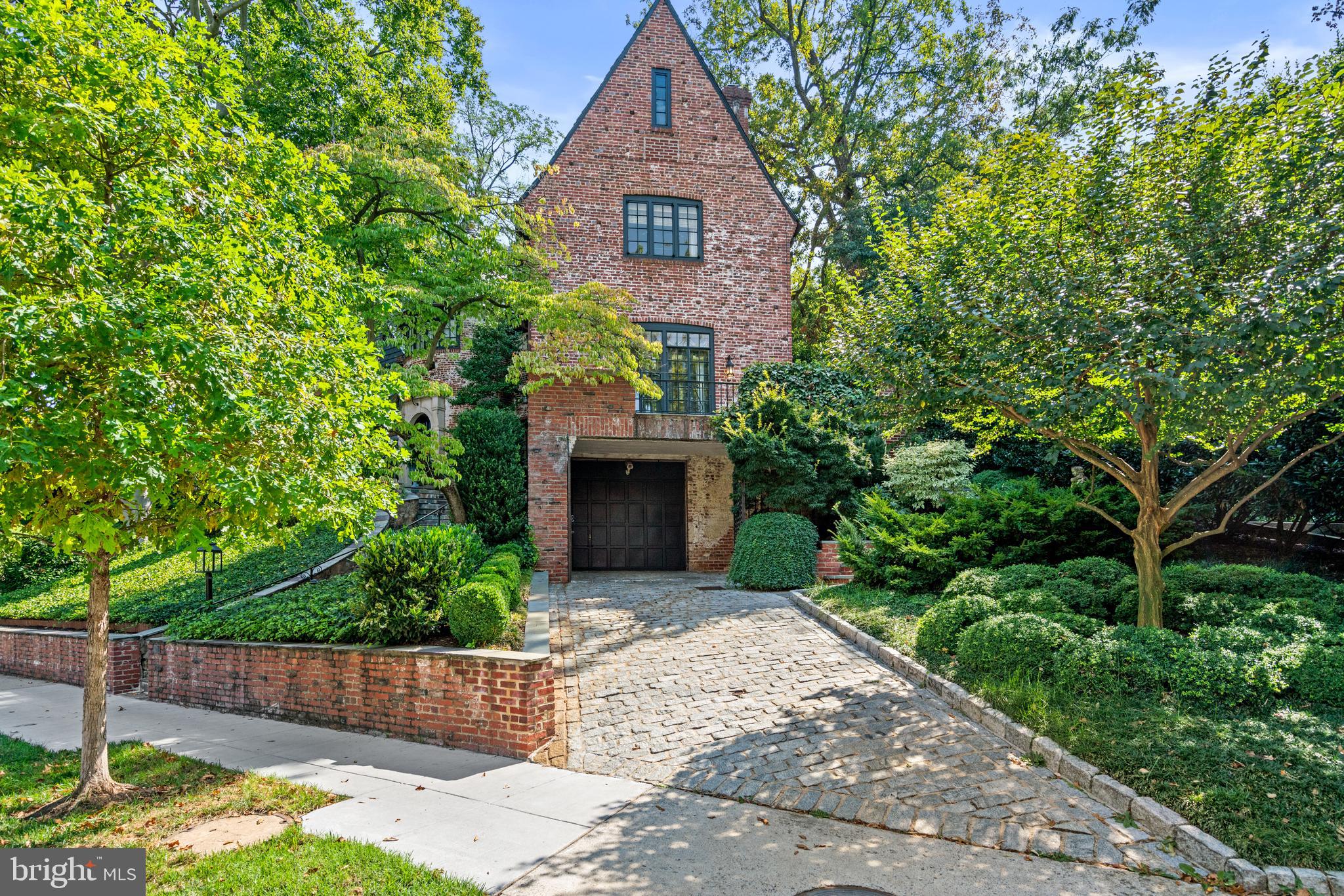 2446 Kalorama Rd NW