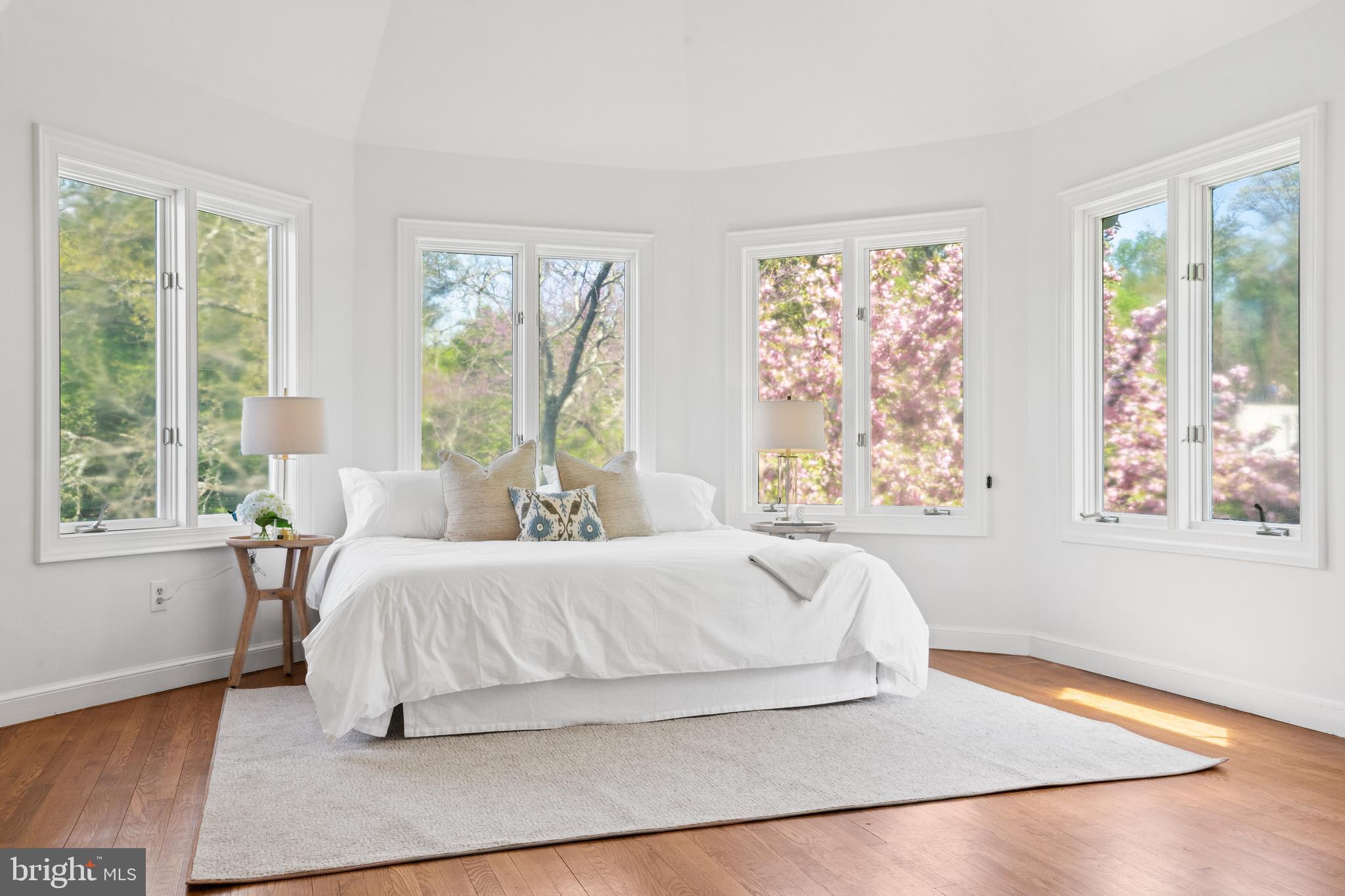 2722 Chain Bridge Rd NW