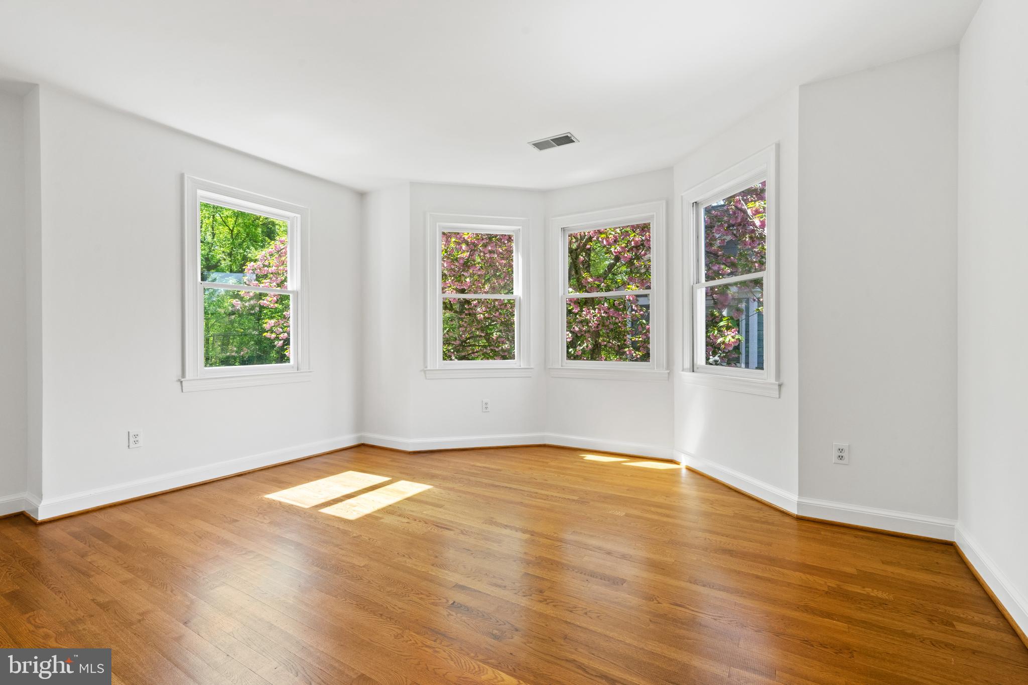 2722 Chain Bridge Rd NW