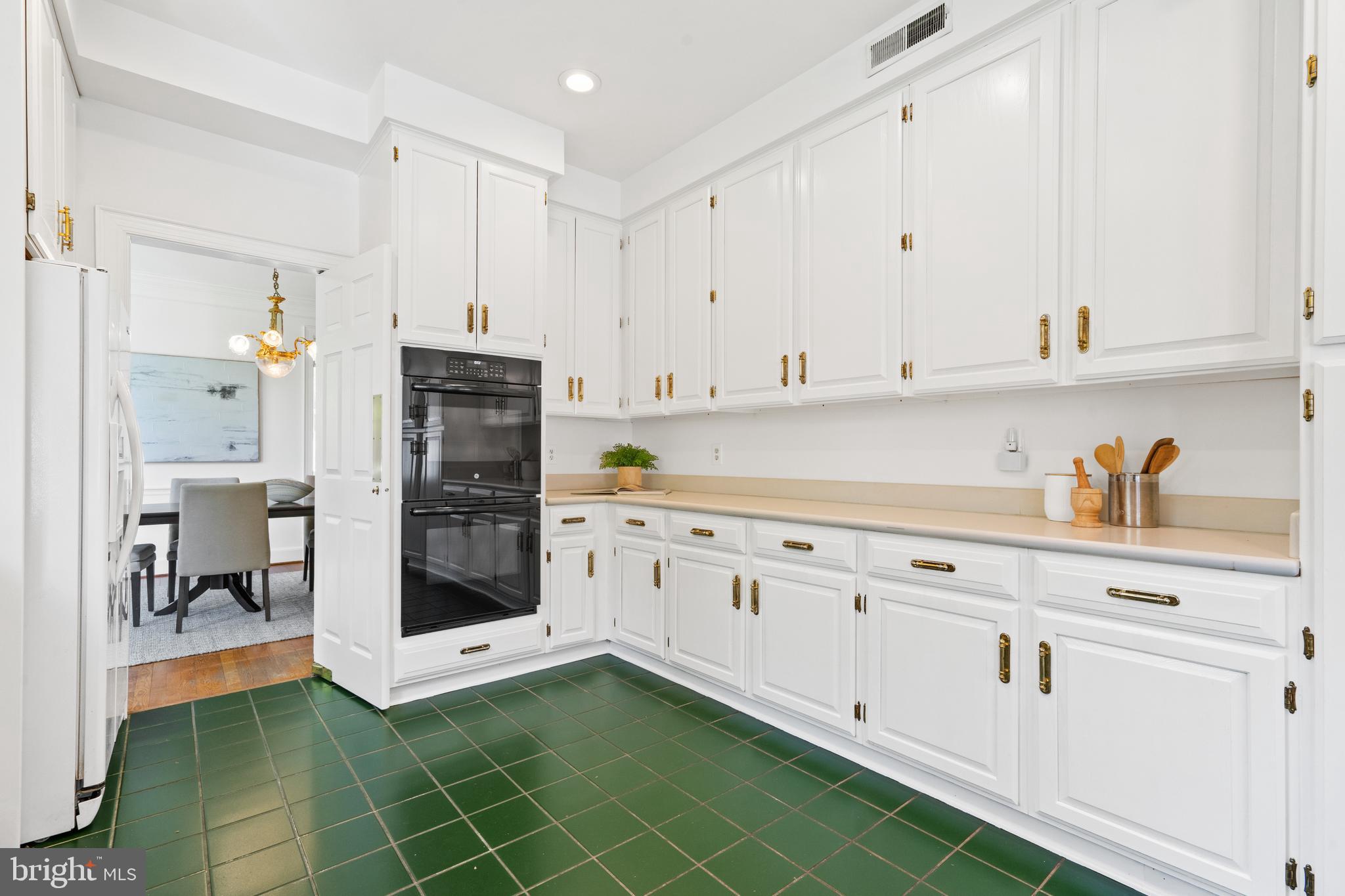 2722 Chain Bridge Rd NW