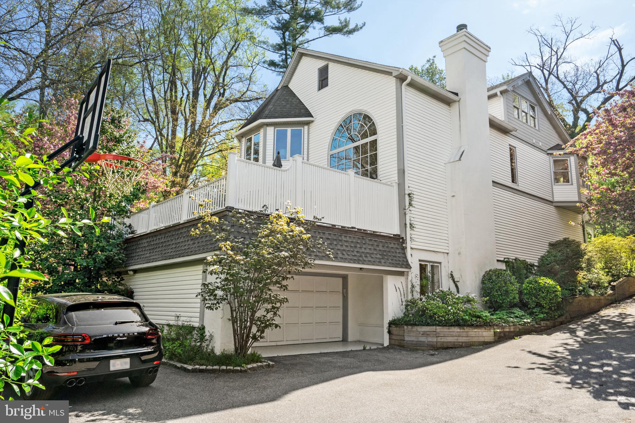 2722 Chain Bridge Rd NW