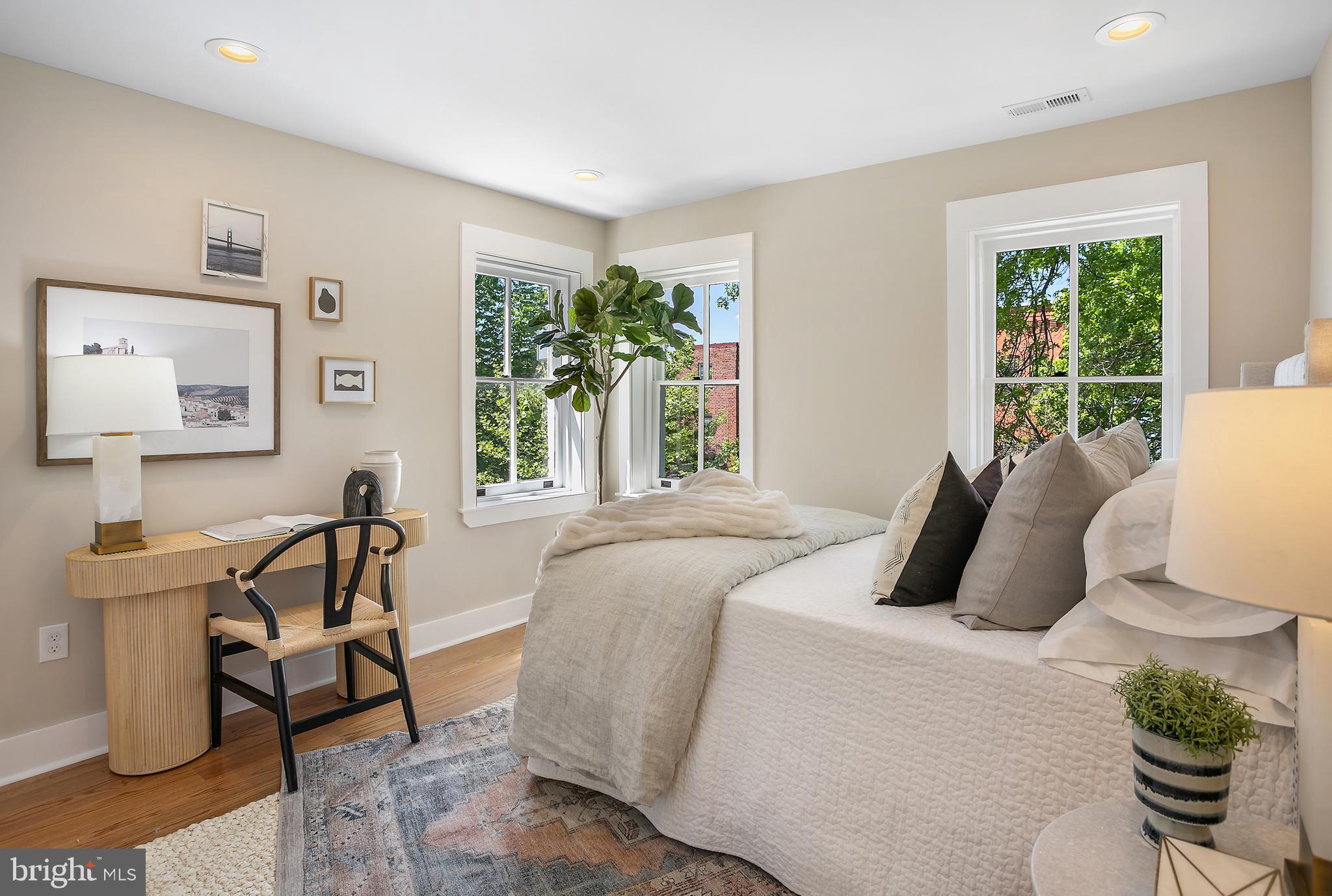 642 N Carolina Ave SE