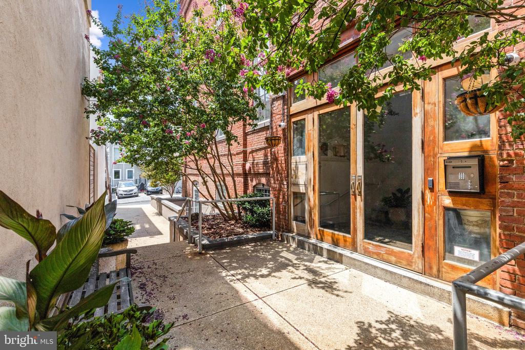 2428 17th St NW #3n