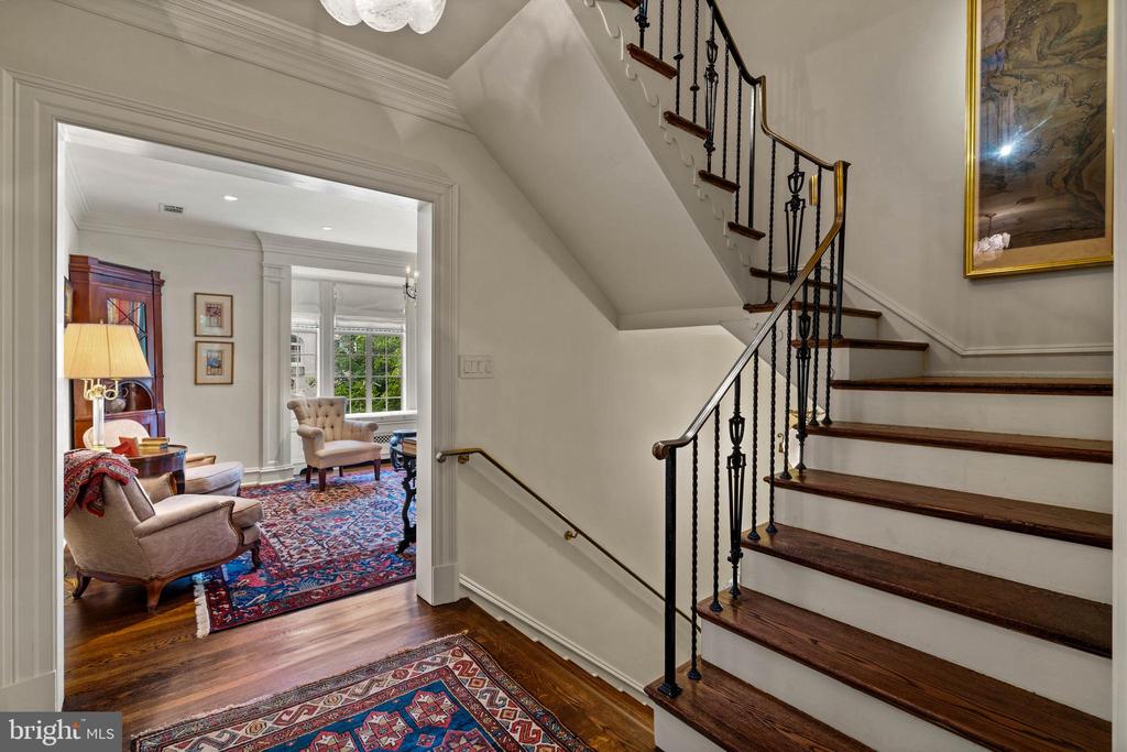 1818 24th St NW