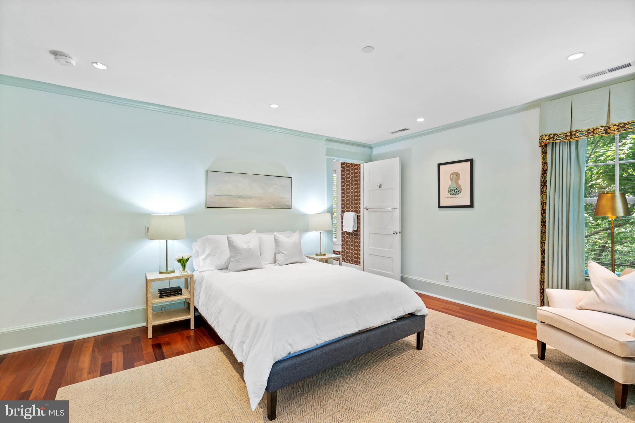 3025 University Ter NW