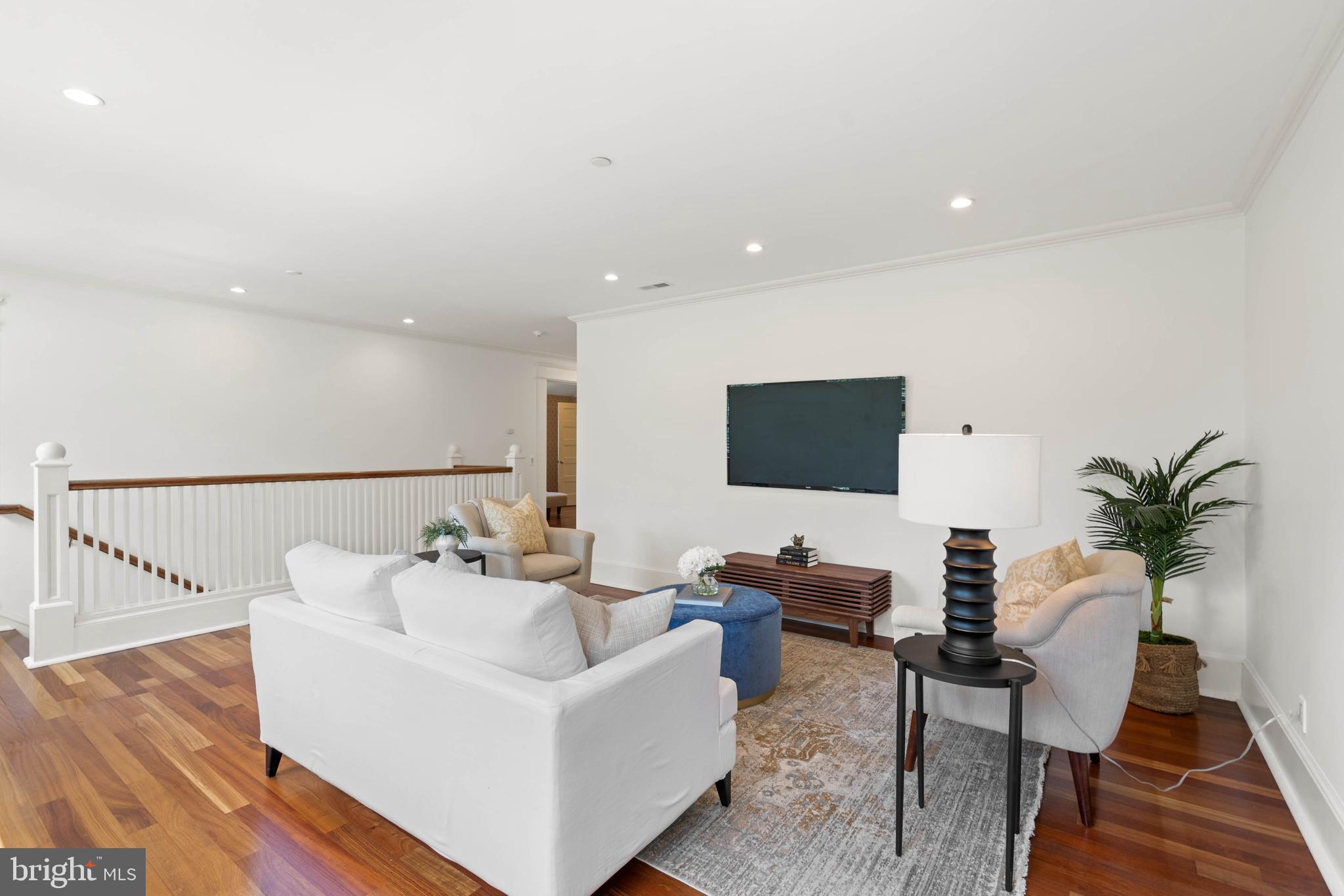 3025 University Ter NW