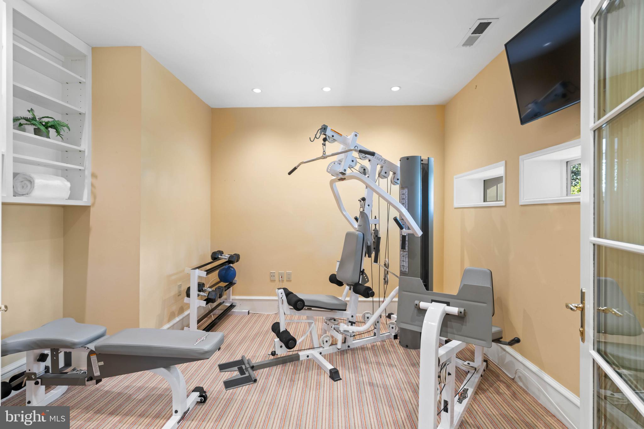 3025 University Ter NW