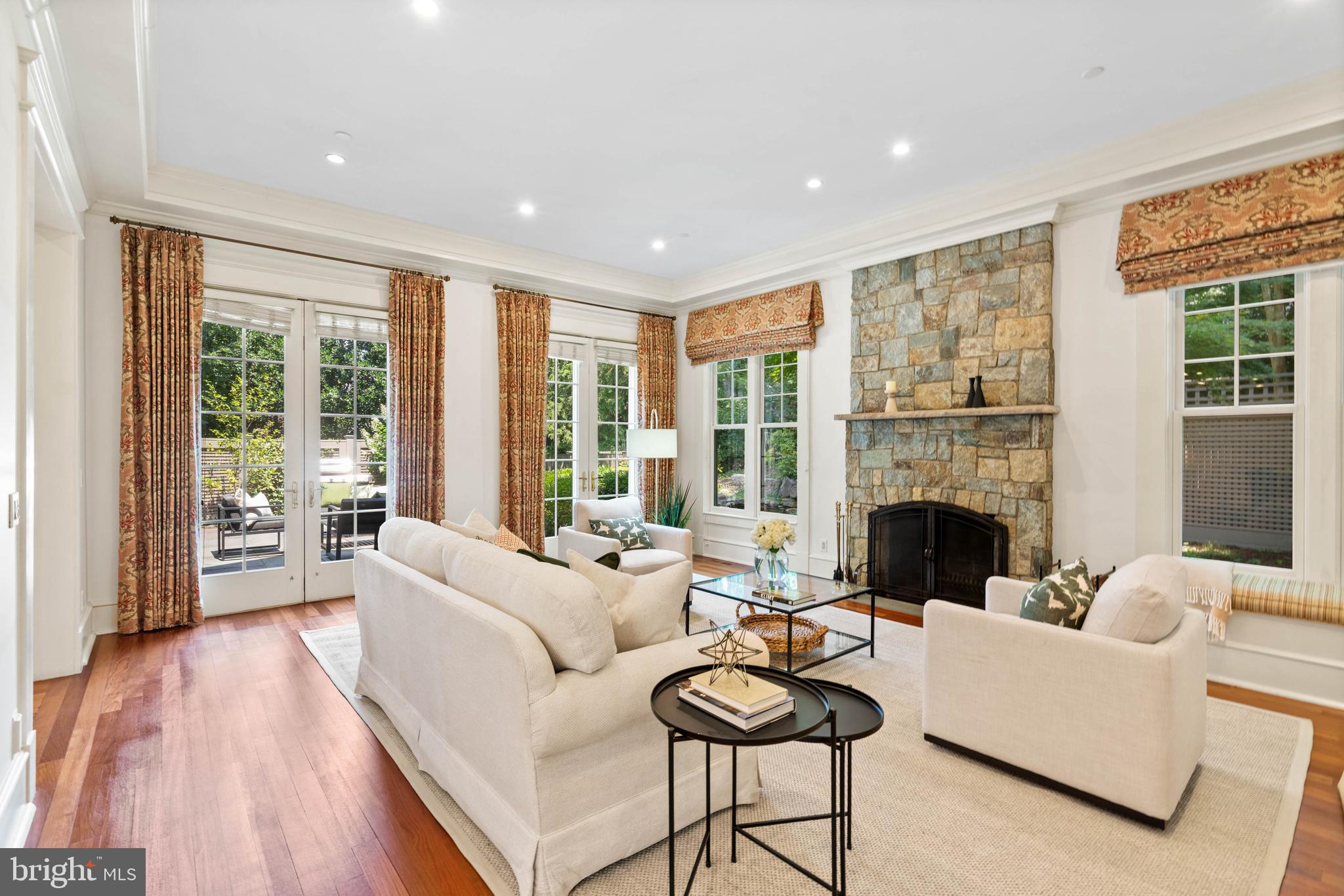 3025 University Ter NW