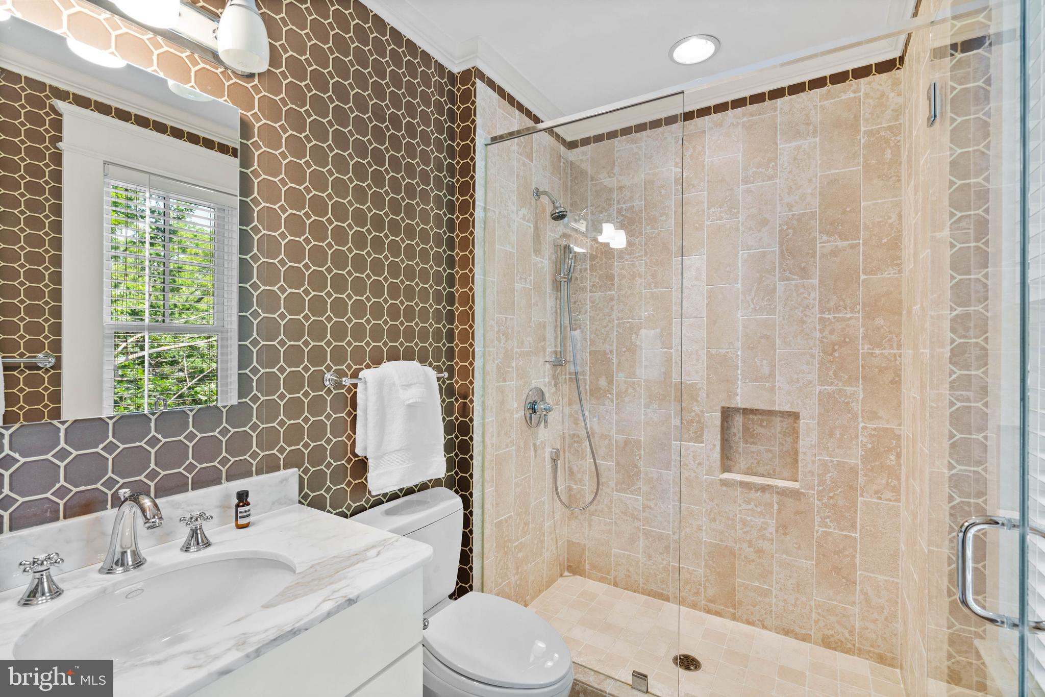 3025 University Ter NW