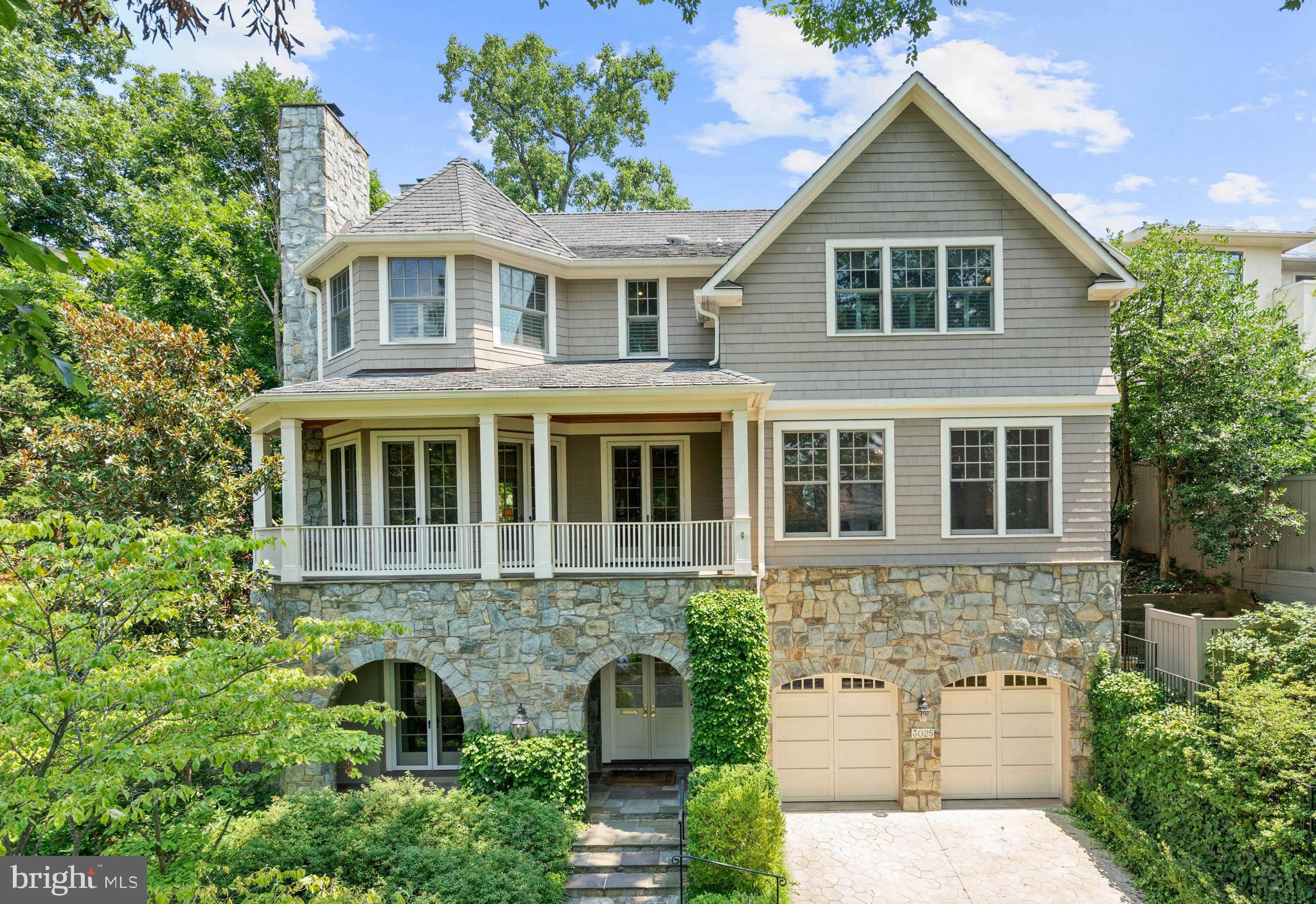 3025 University Ter NW