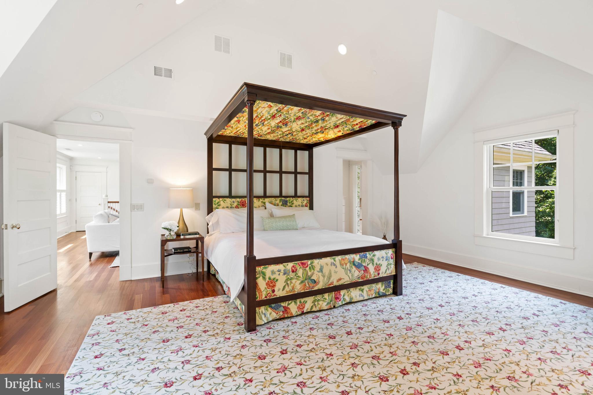 3025 University Ter NW