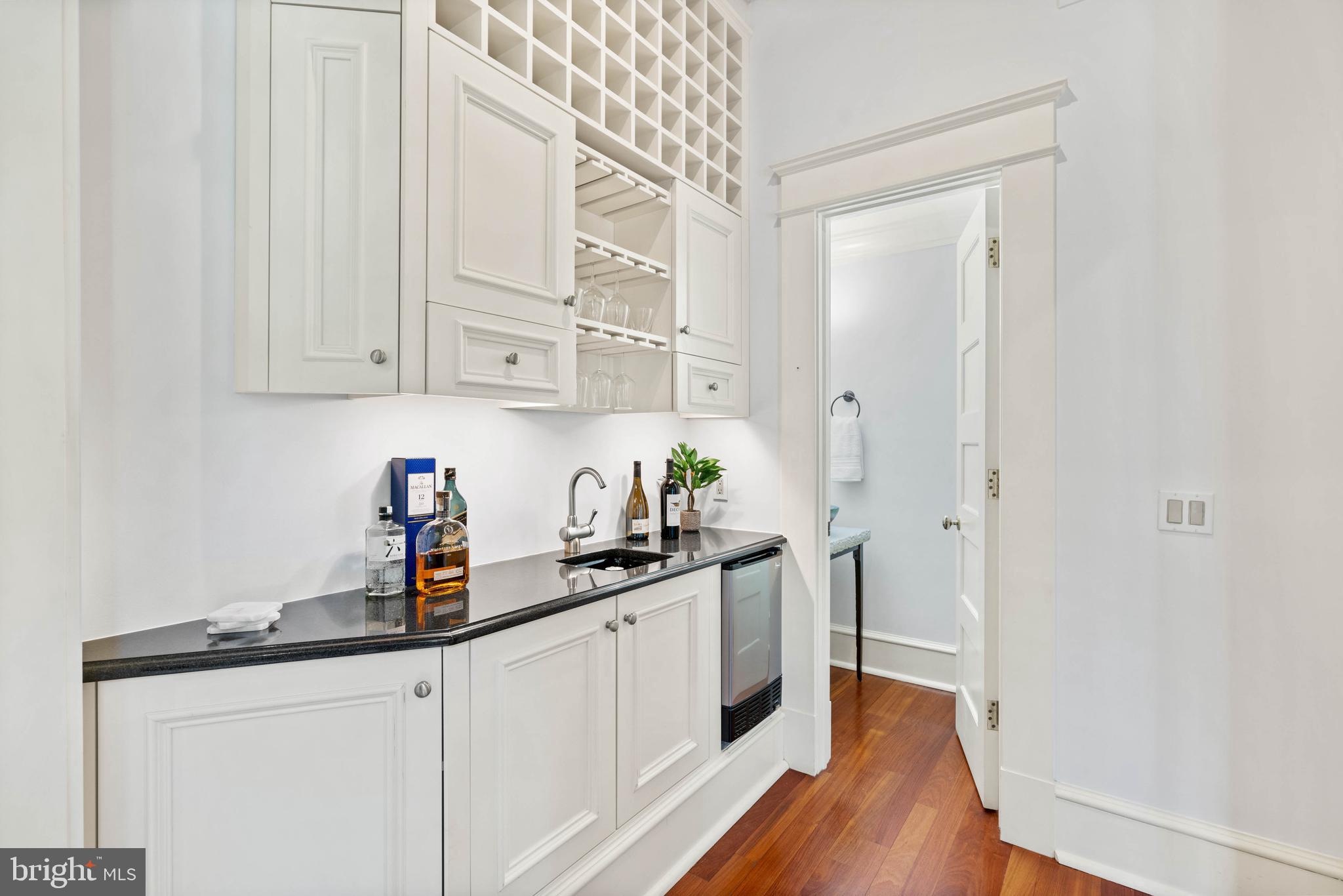 3025 University Ter NW