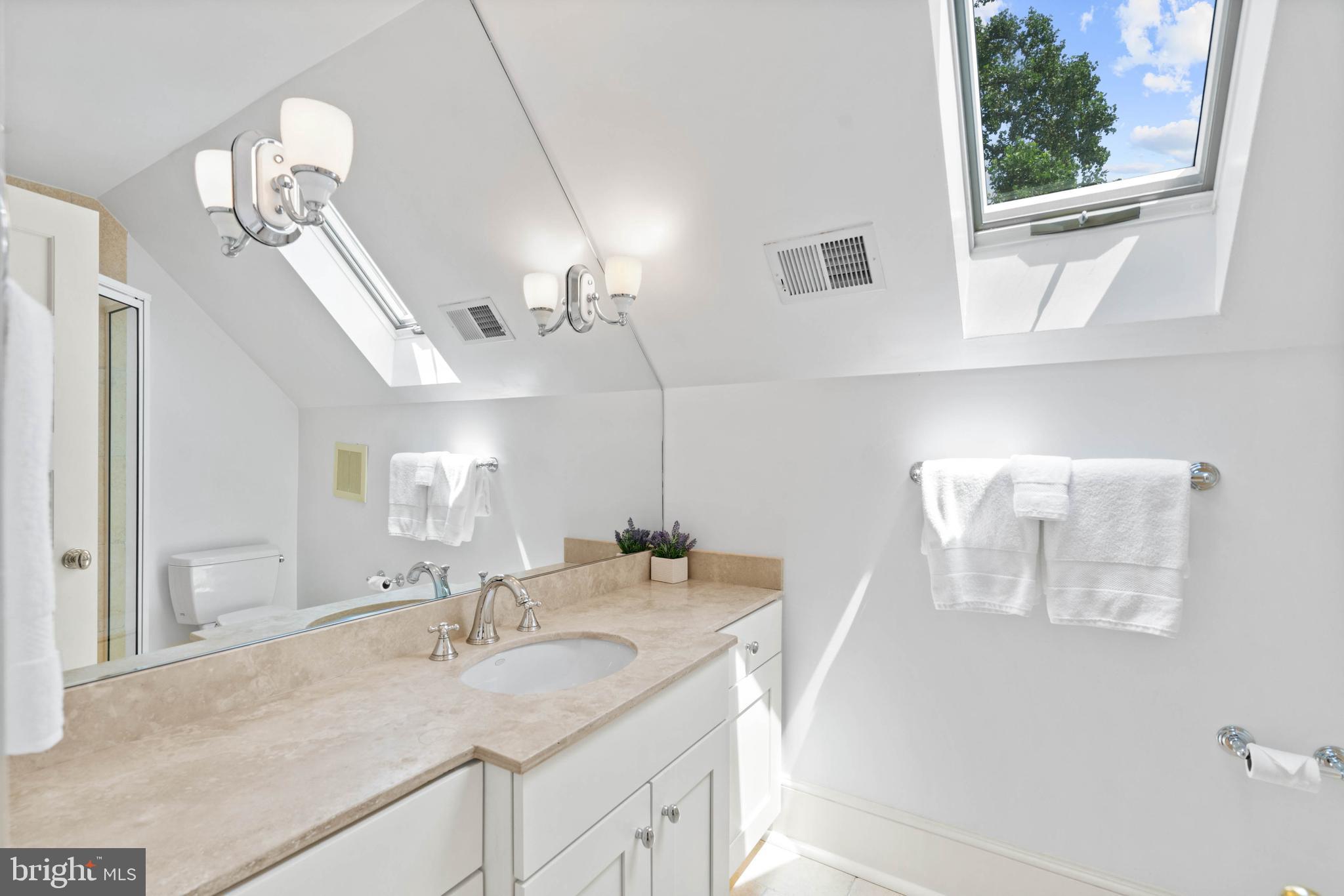 3025 University Ter NW