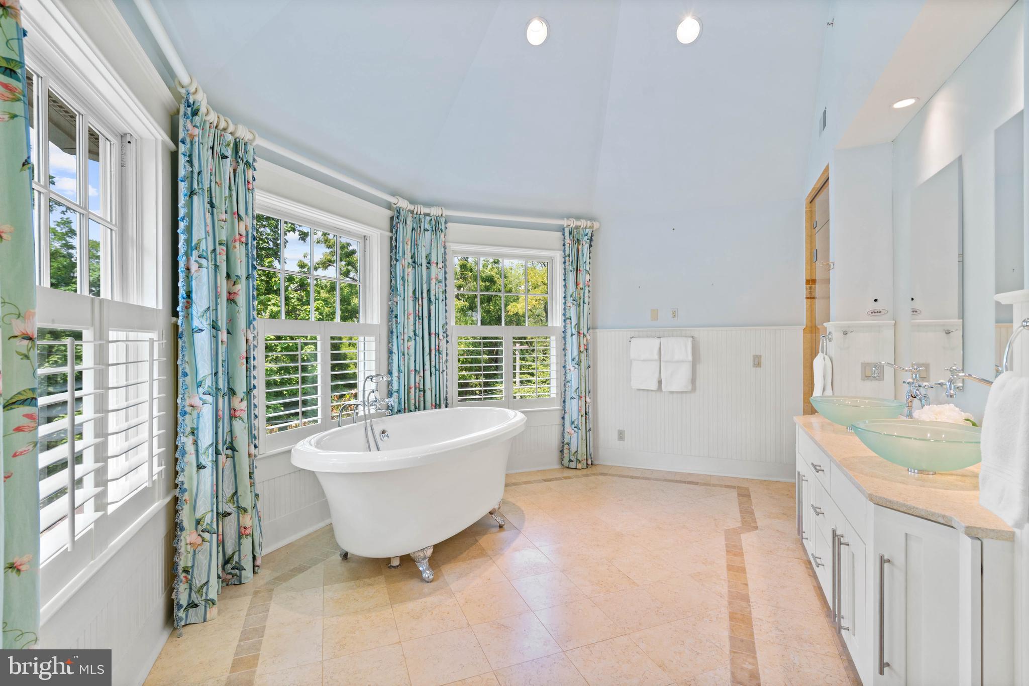 3025 University Ter NW