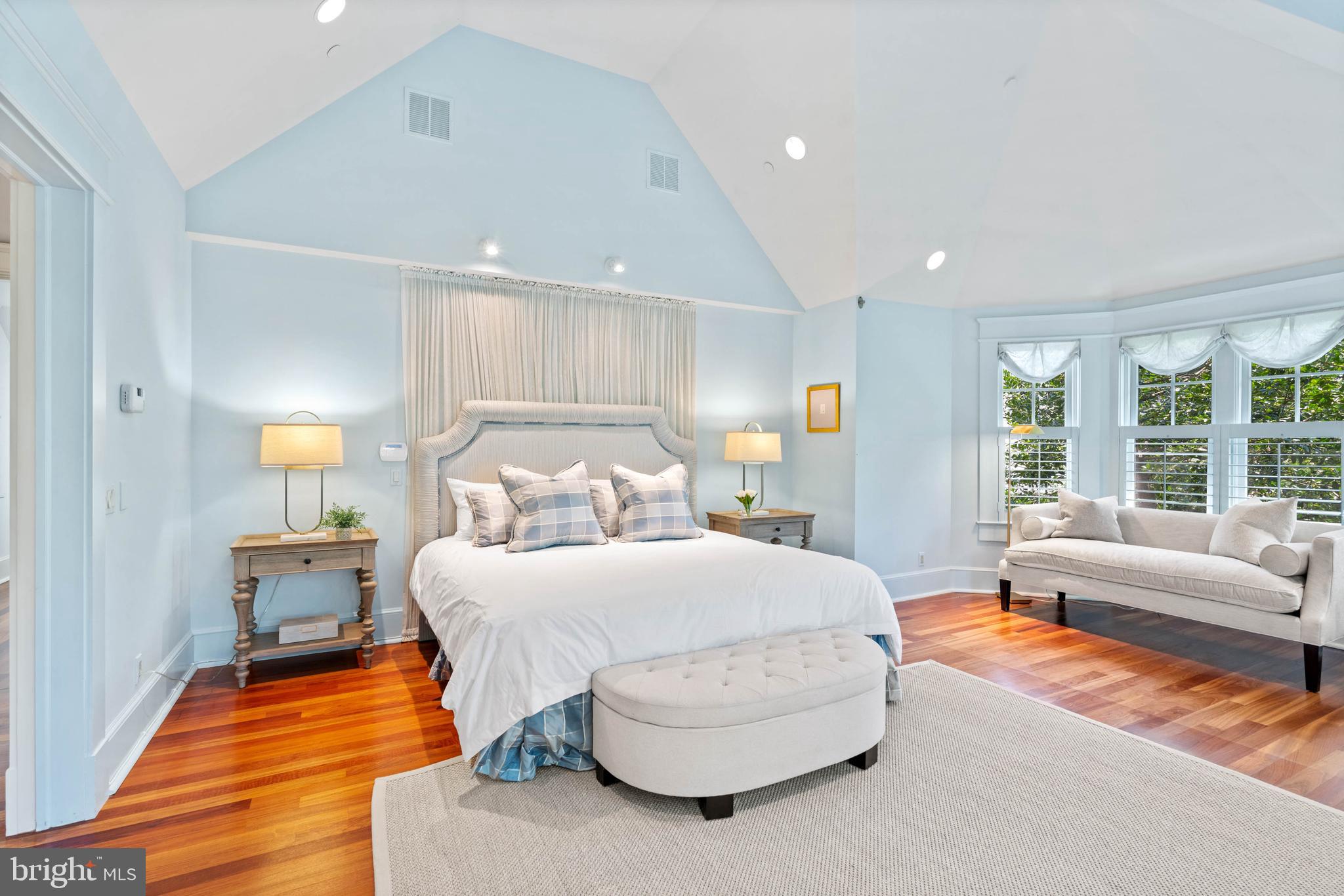 3025 University Ter NW