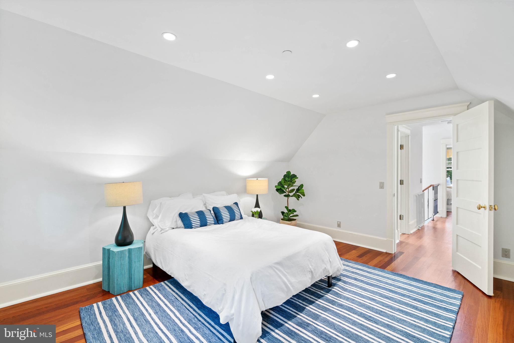 3025 University Ter NW