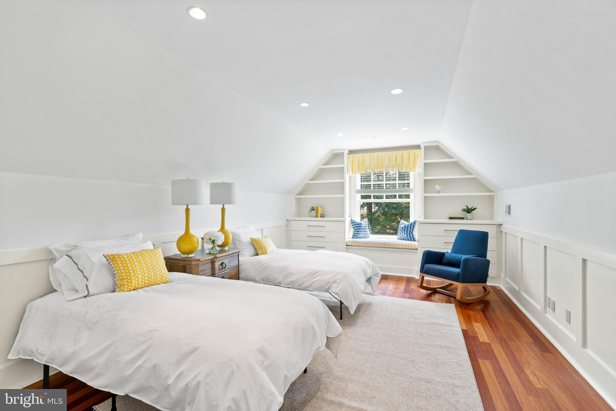 3025 University Ter NW