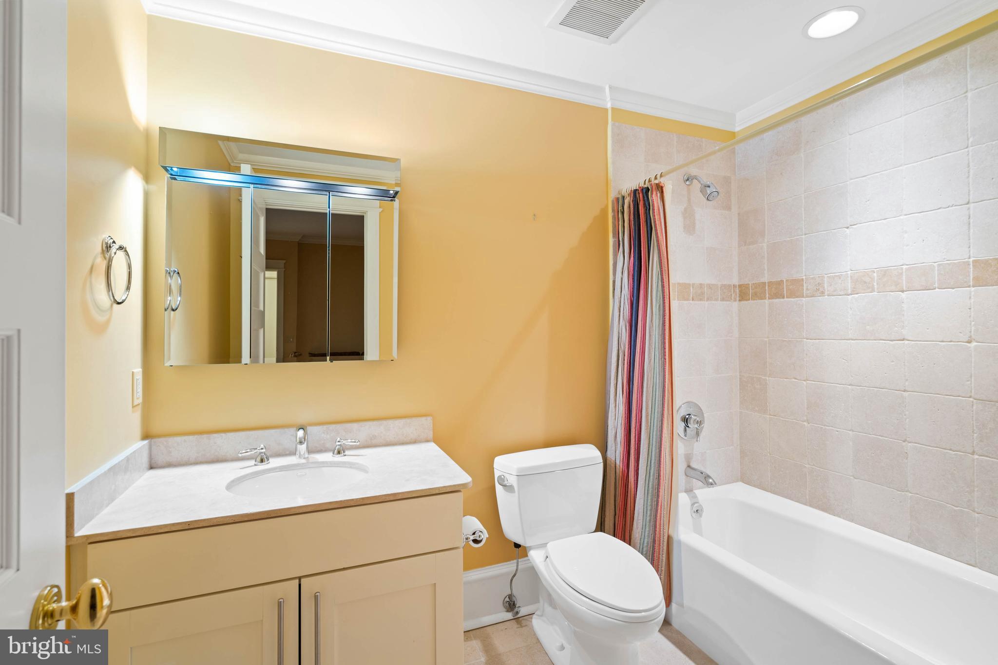 3025 University Ter NW