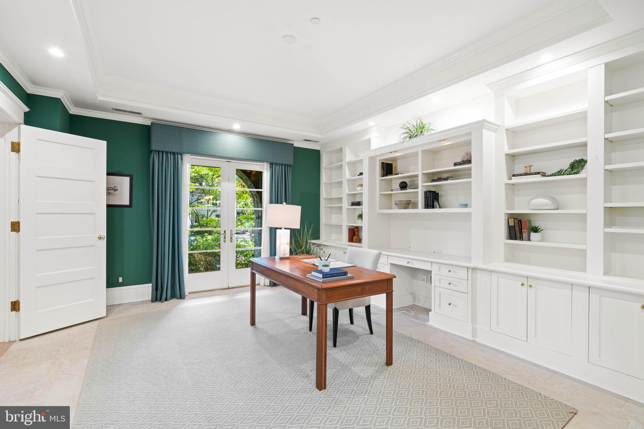 3025 University Ter NW