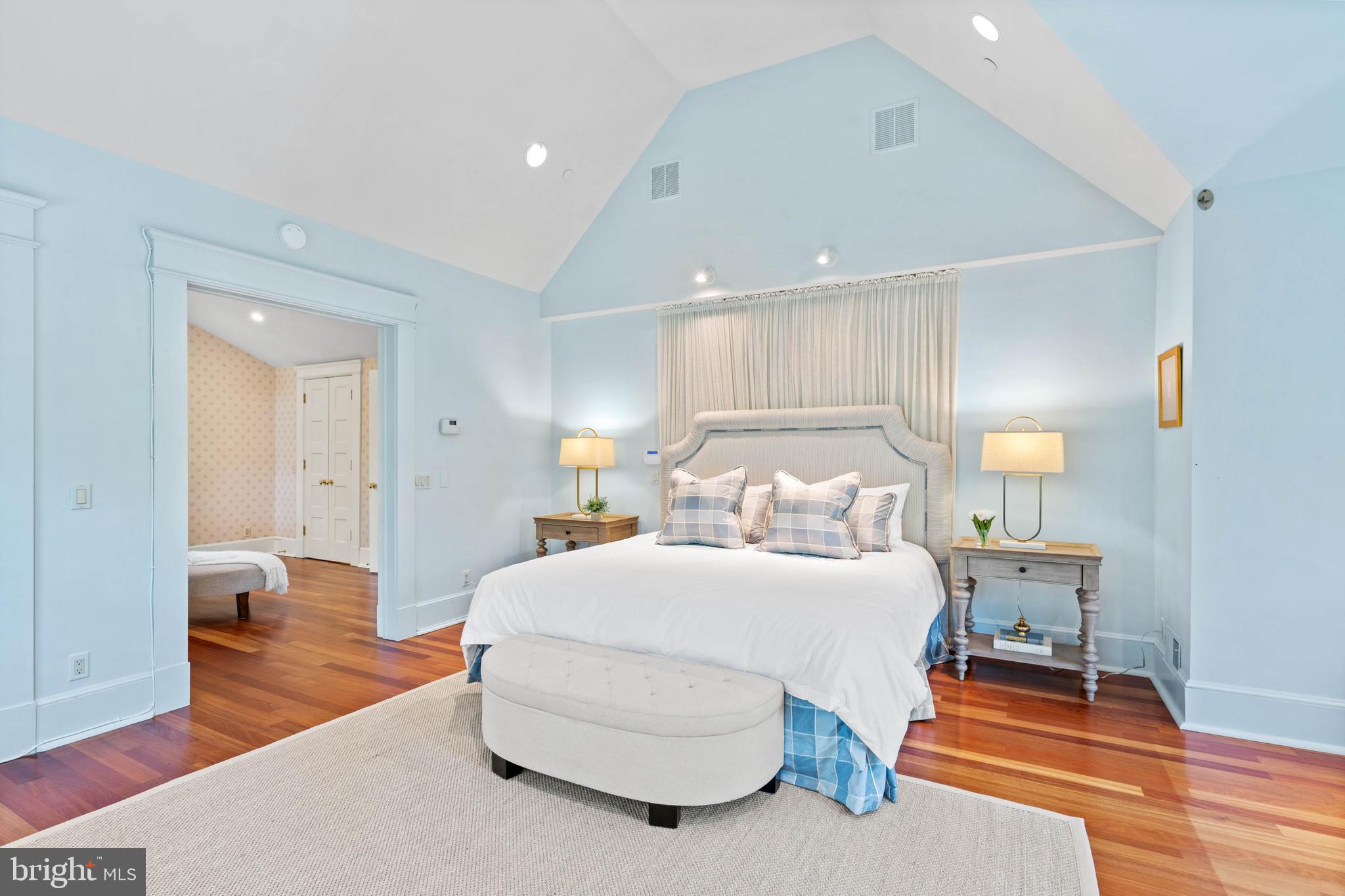 3025 University Ter NW