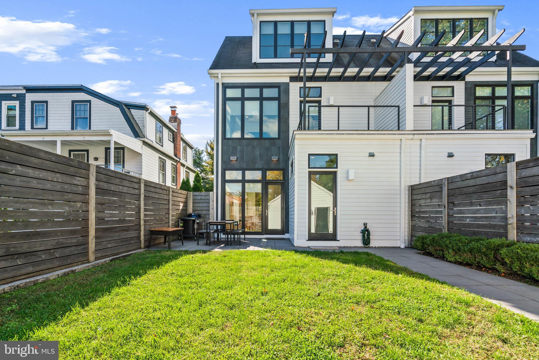 3829 Livingston St NW