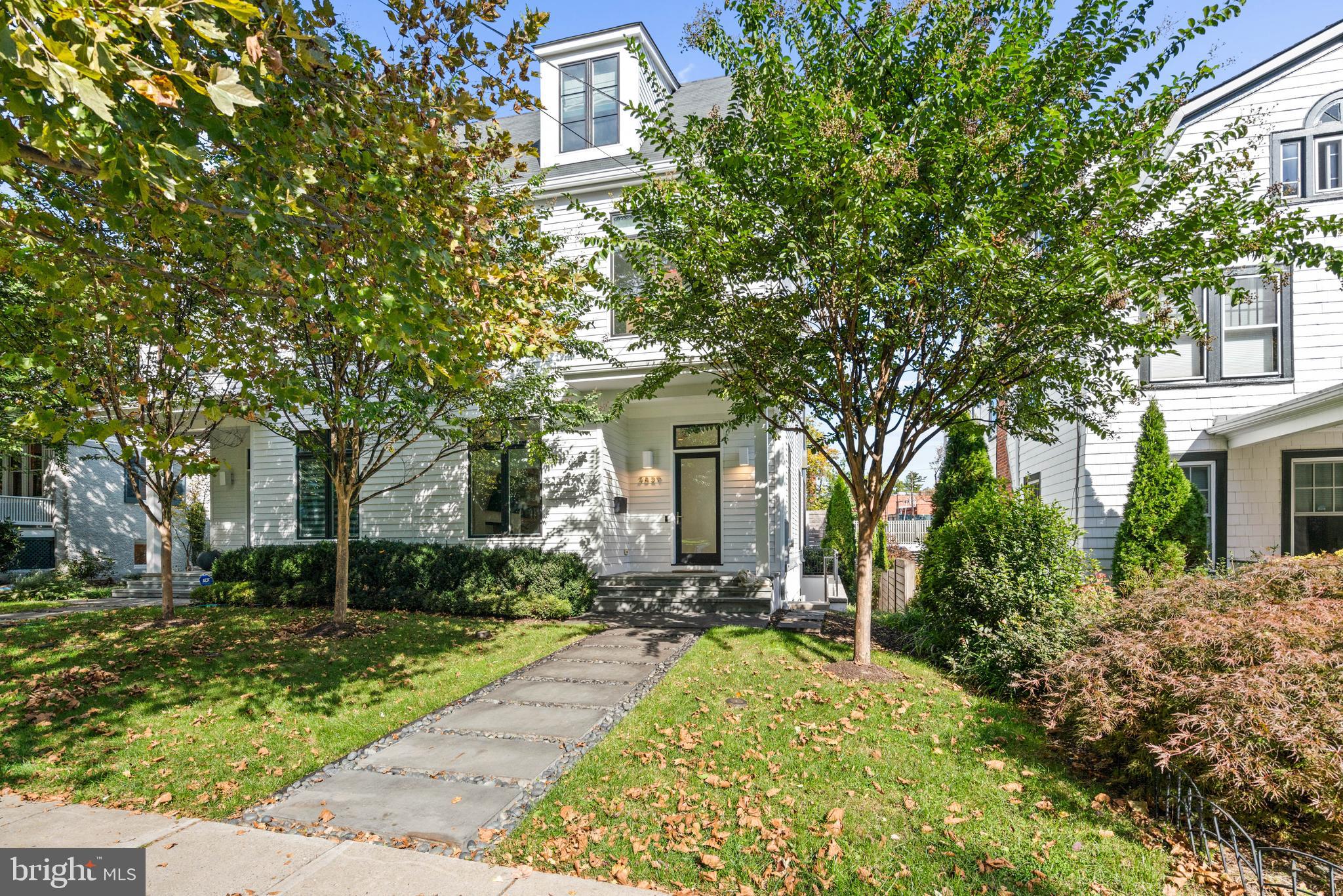 3829 Livingston St NW