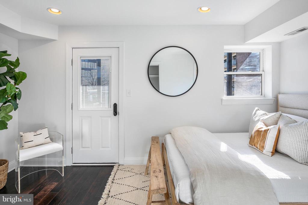1433 K St SE #202