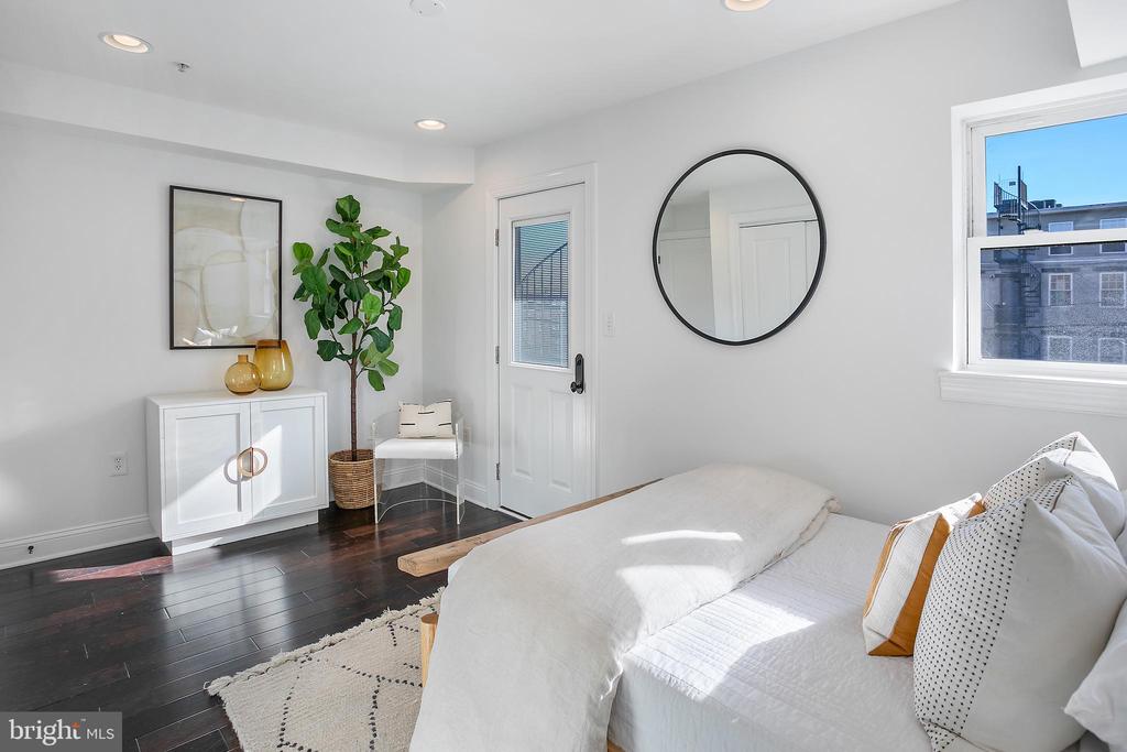 1433 K St SE #202