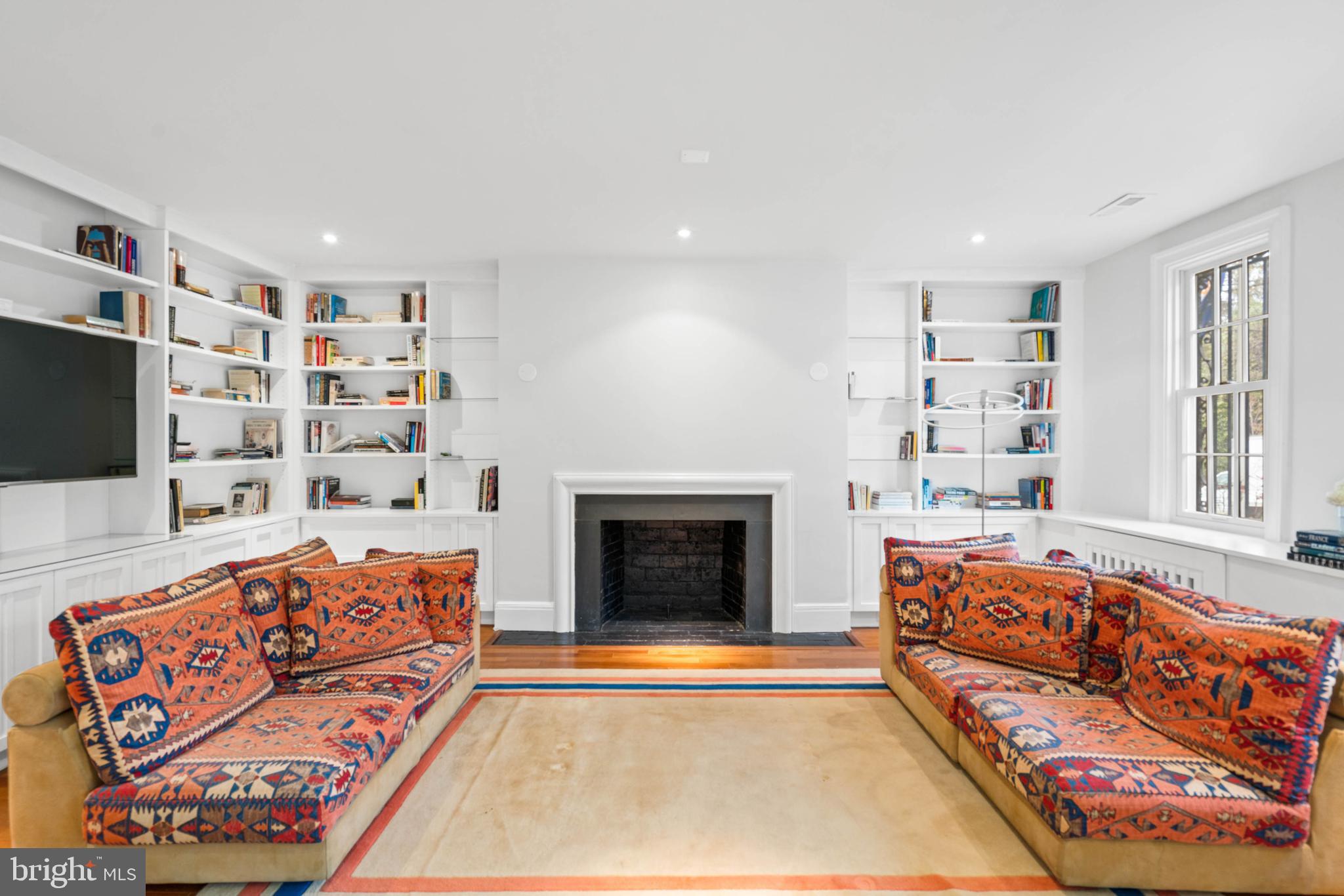 2306 California St NW