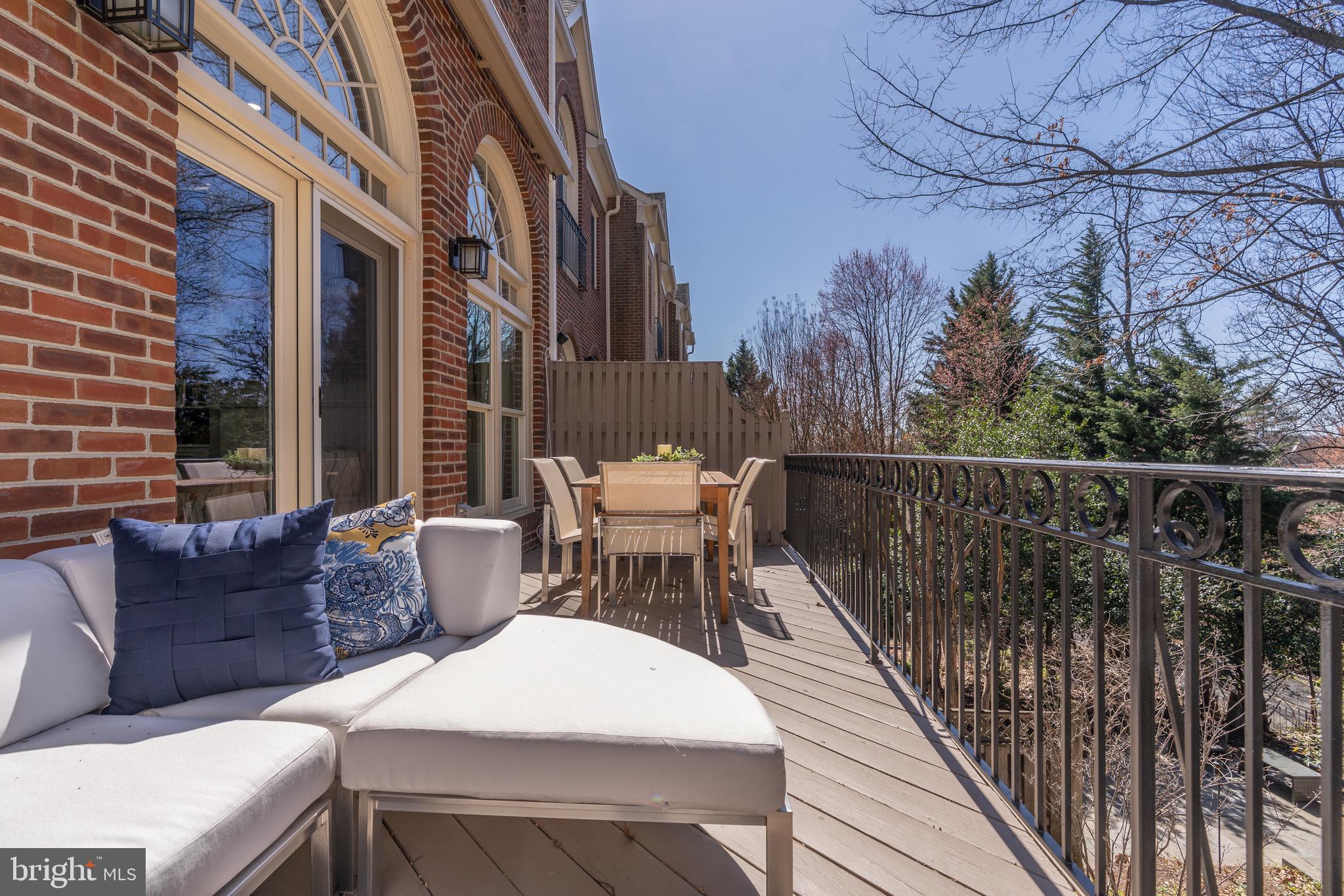 3910 Hillandale Ct NW