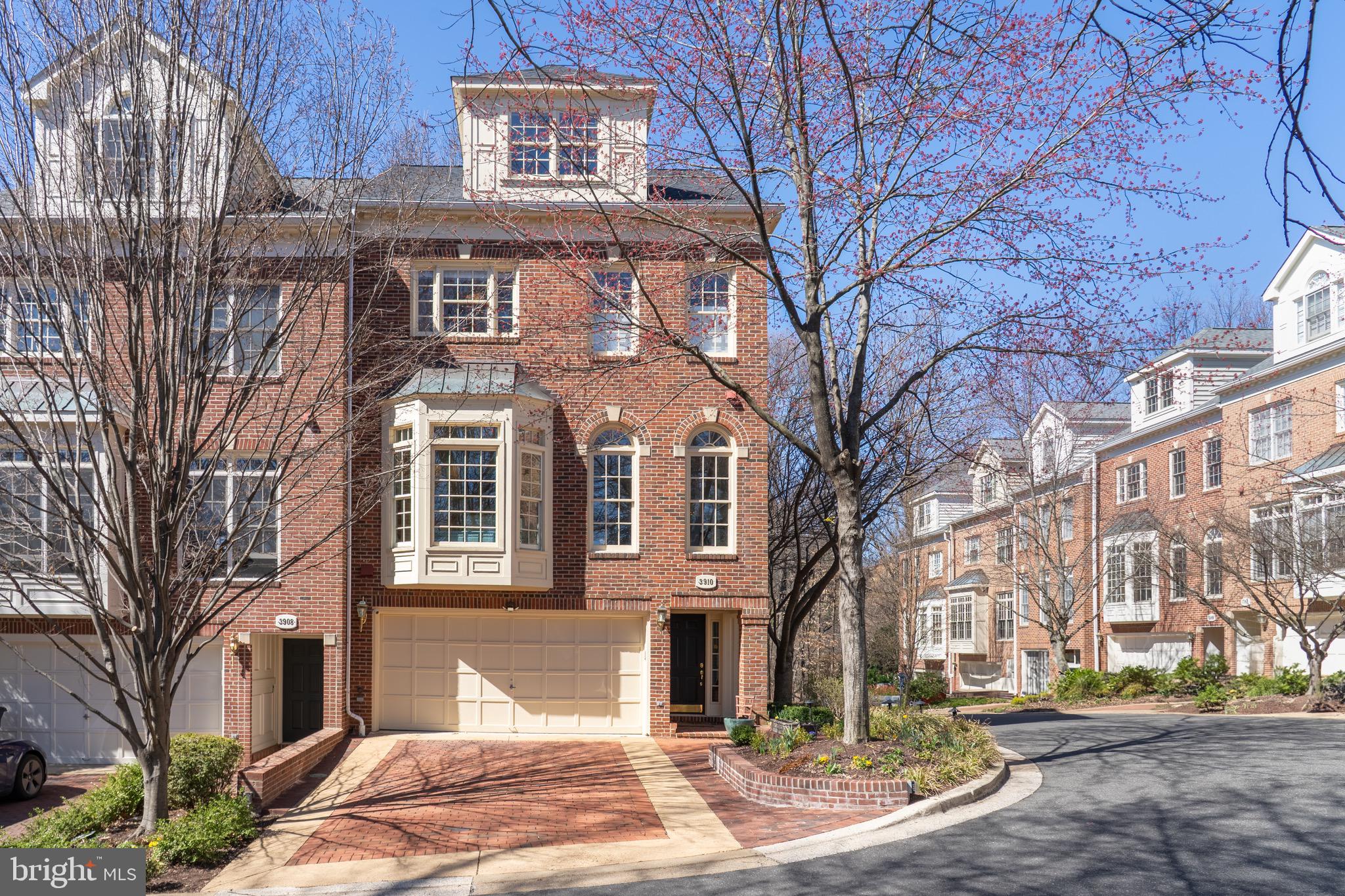 3910 Hillandale Ct NW