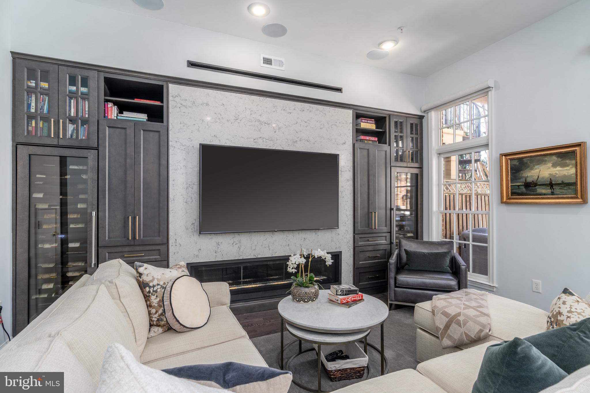 3910 Hillandale Ct NW