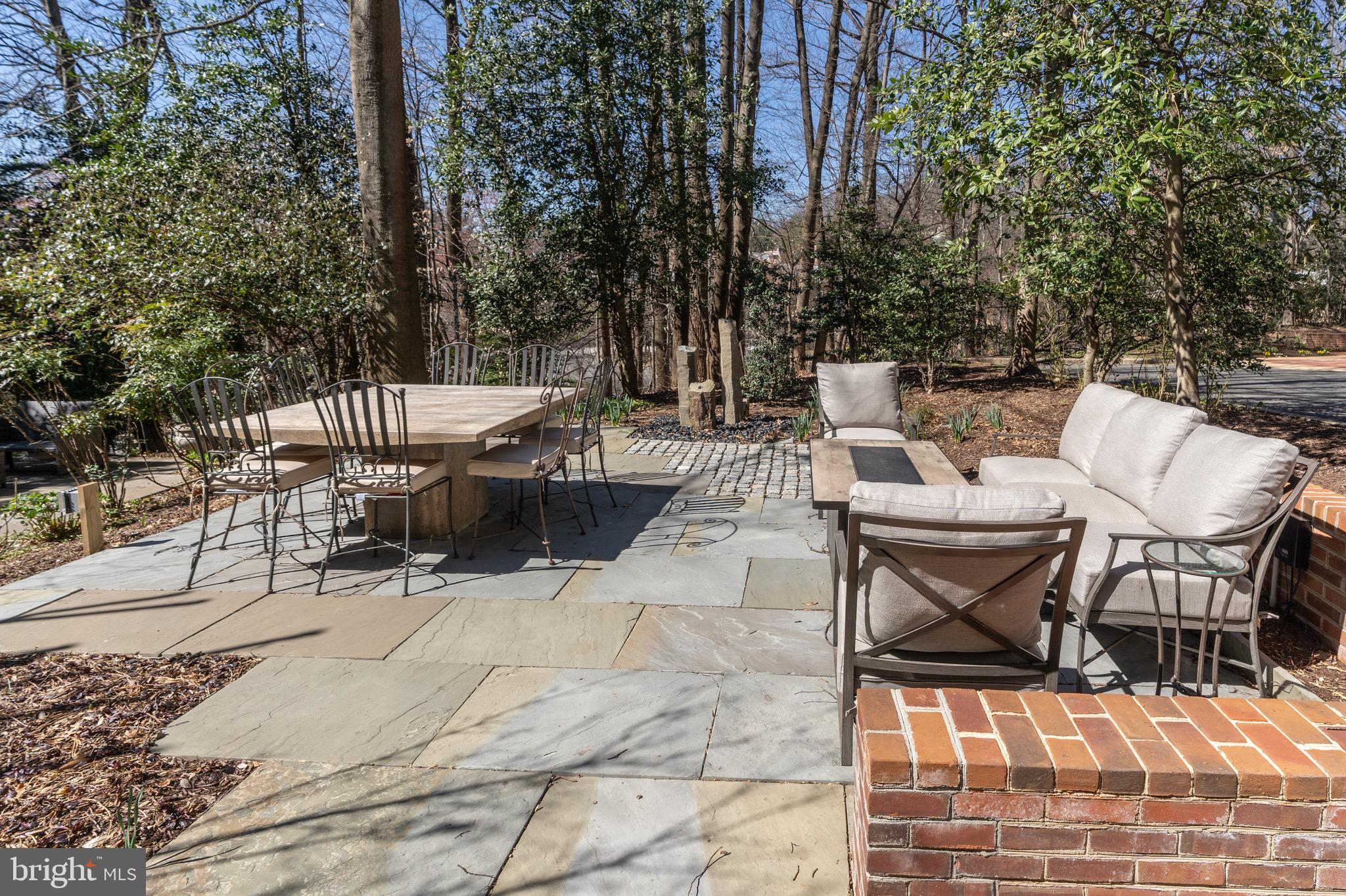 3910 Hillandale Ct NW