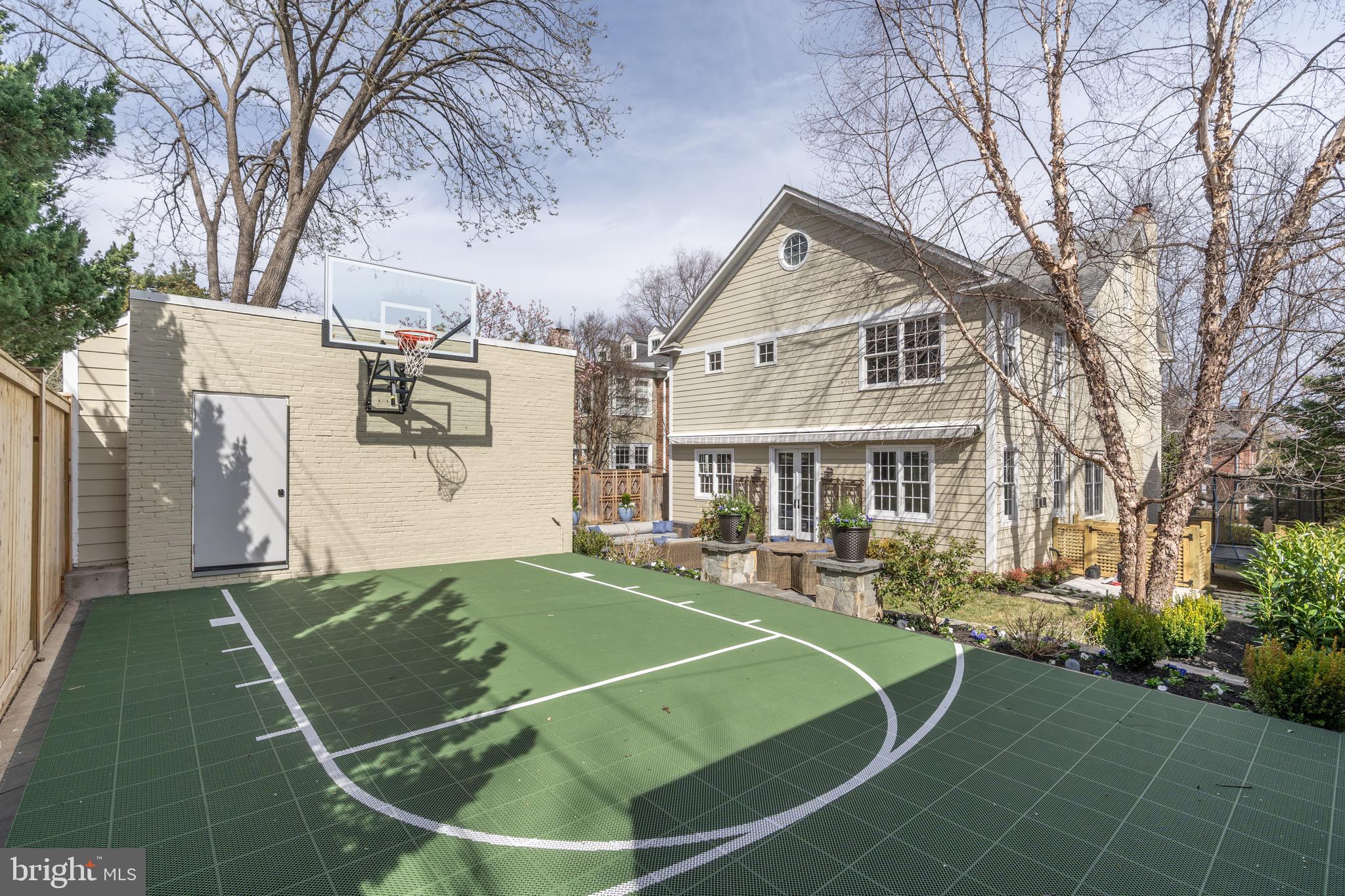 2716 36th Pl NW
