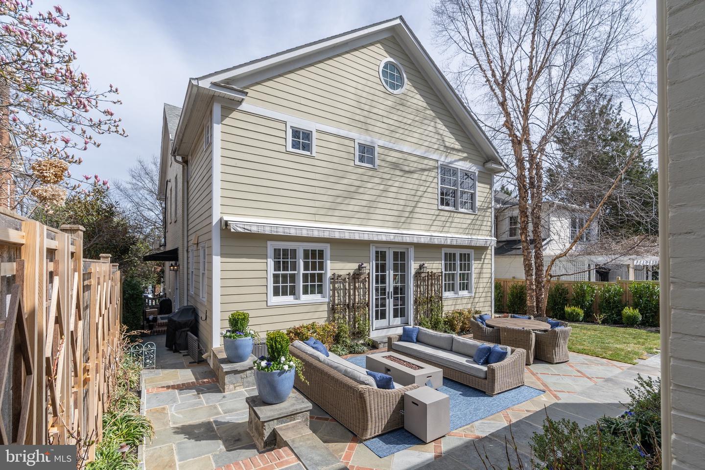 2716 36th Pl NW