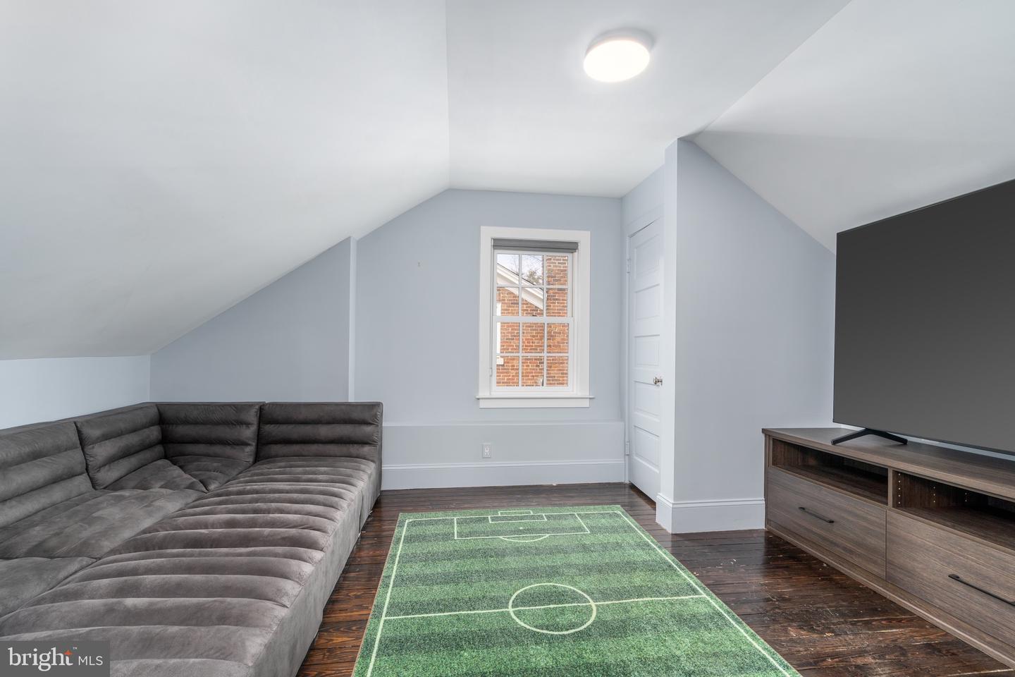 2716 36th Pl NW