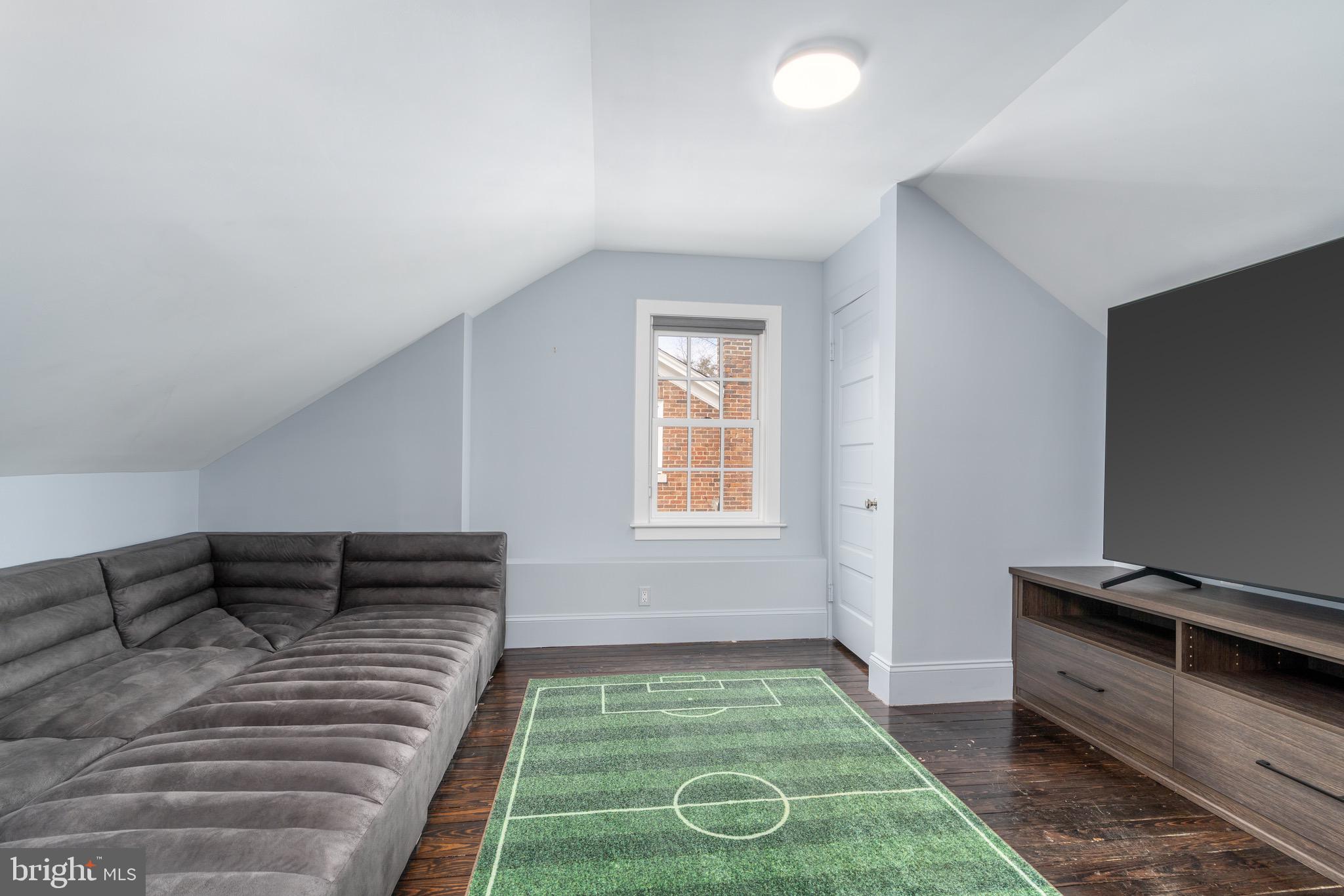 2716 36th Pl NW