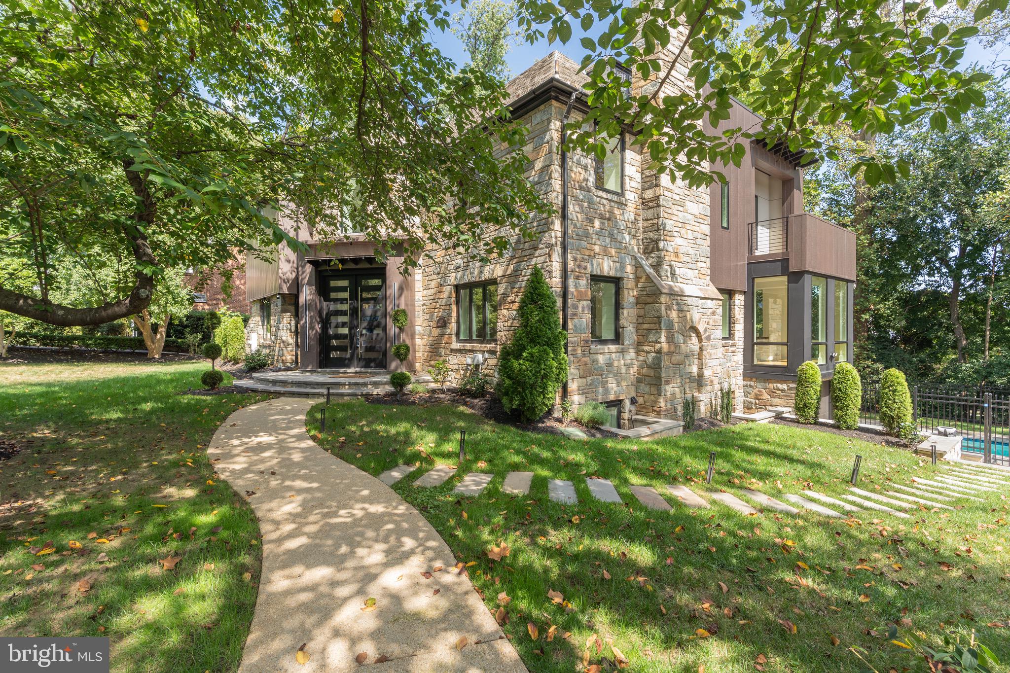 3001 Foxhall Rd NW