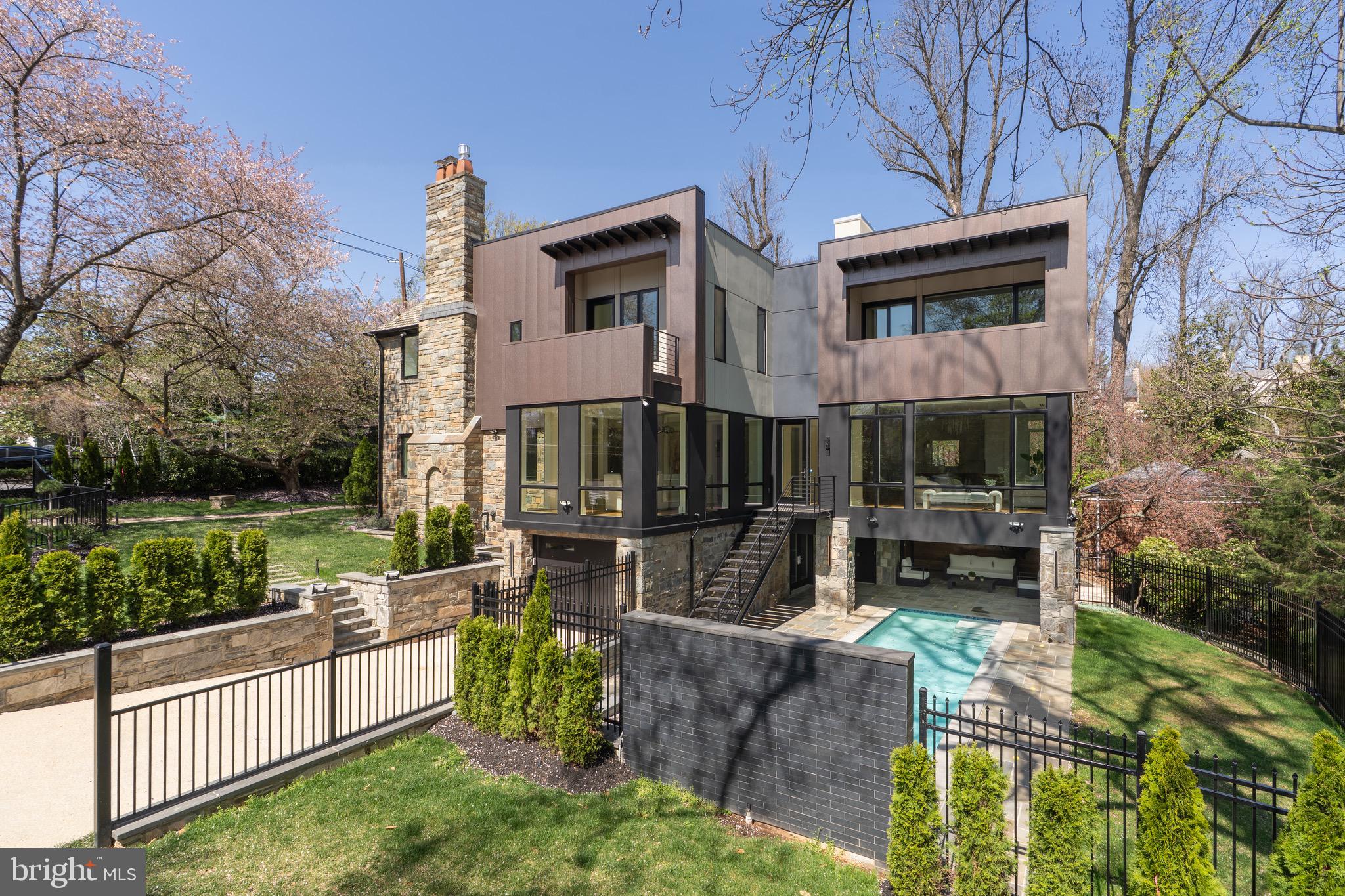 3001 Foxhall Rd NW