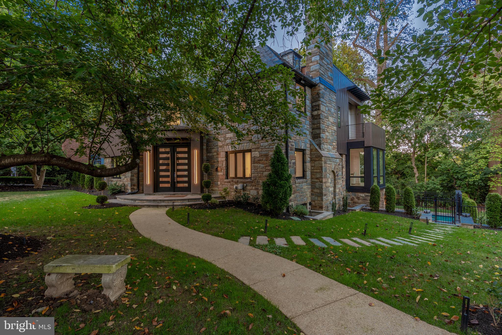3001 Foxhall Rd NW