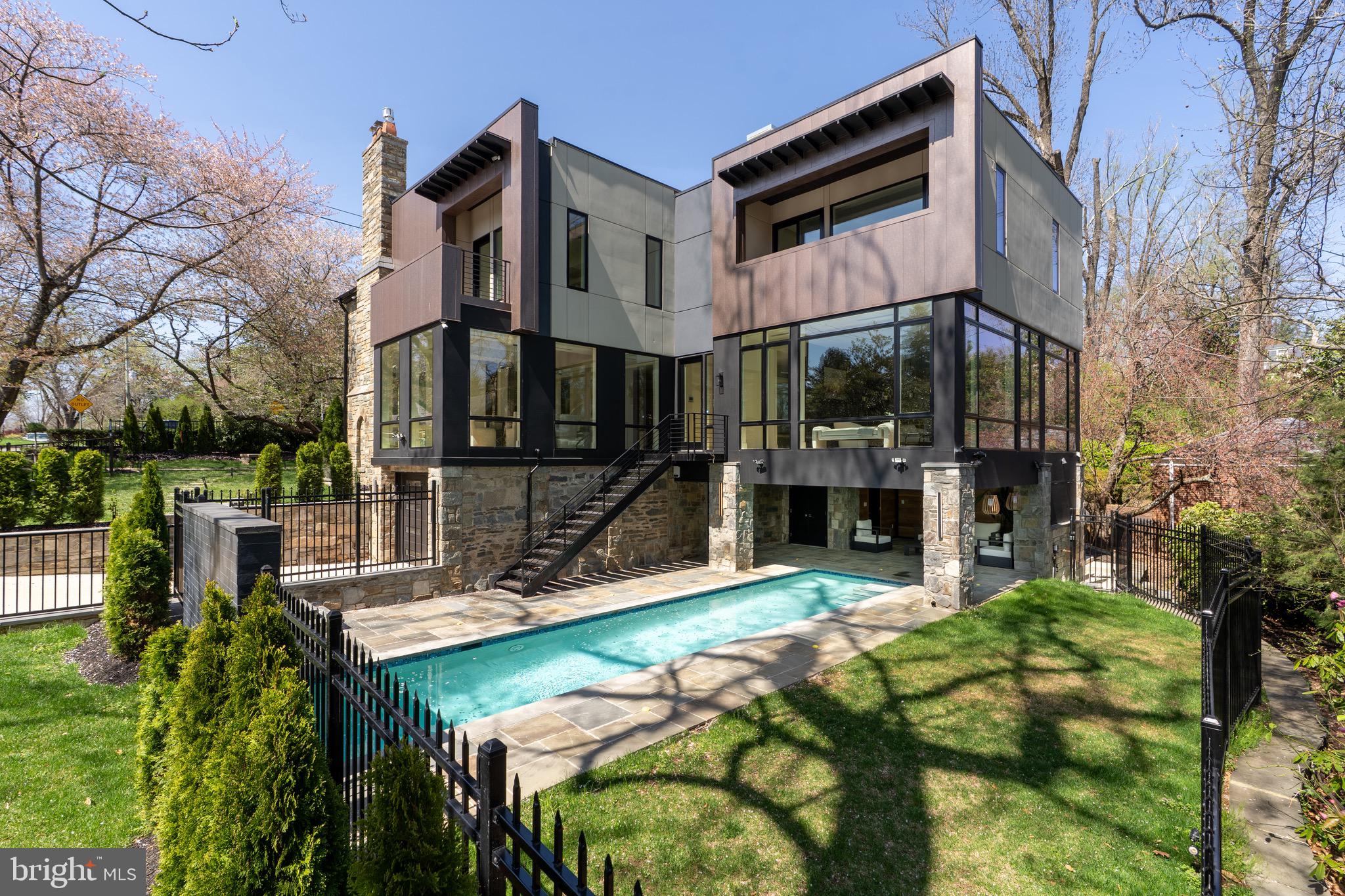 3001 Foxhall Rd NW