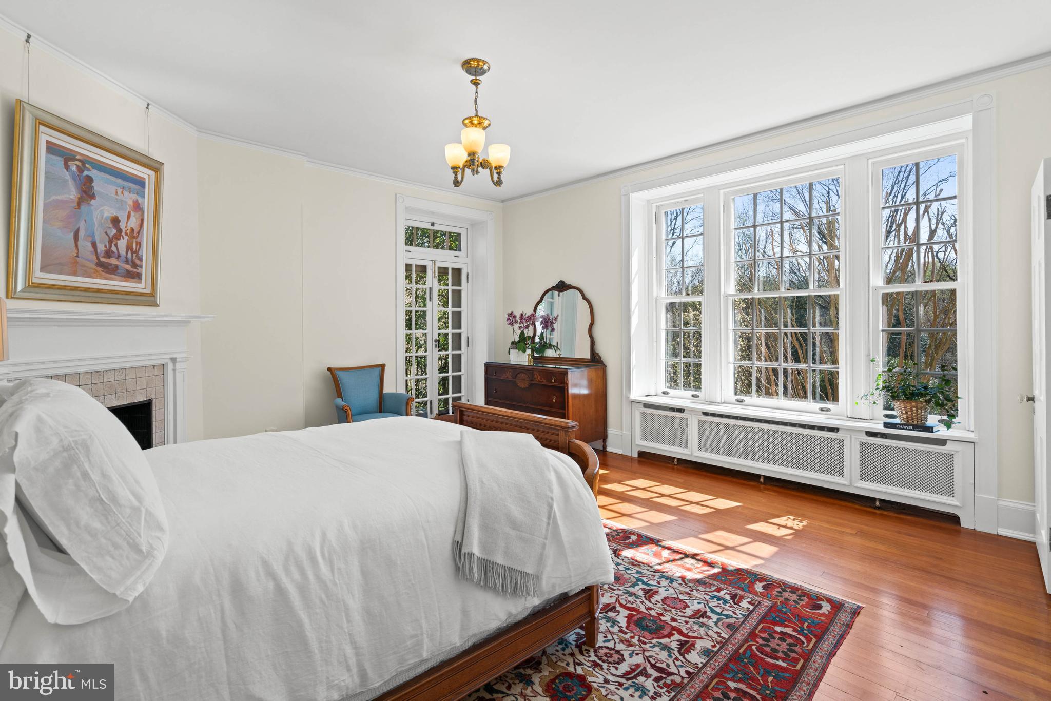 2325 Porter St NW