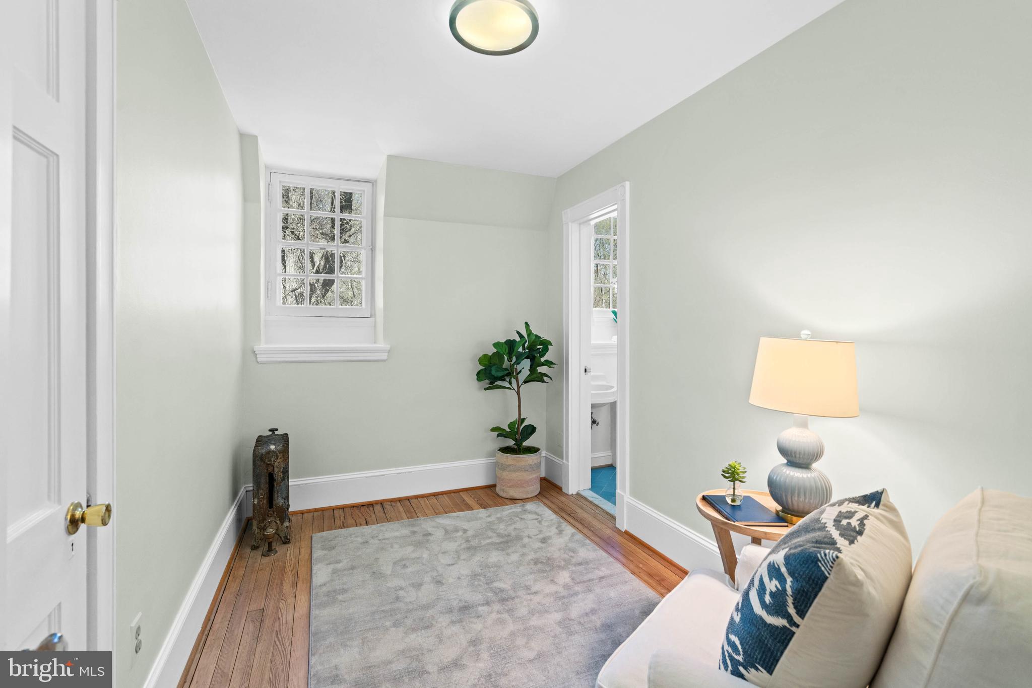 2325 Porter St NW