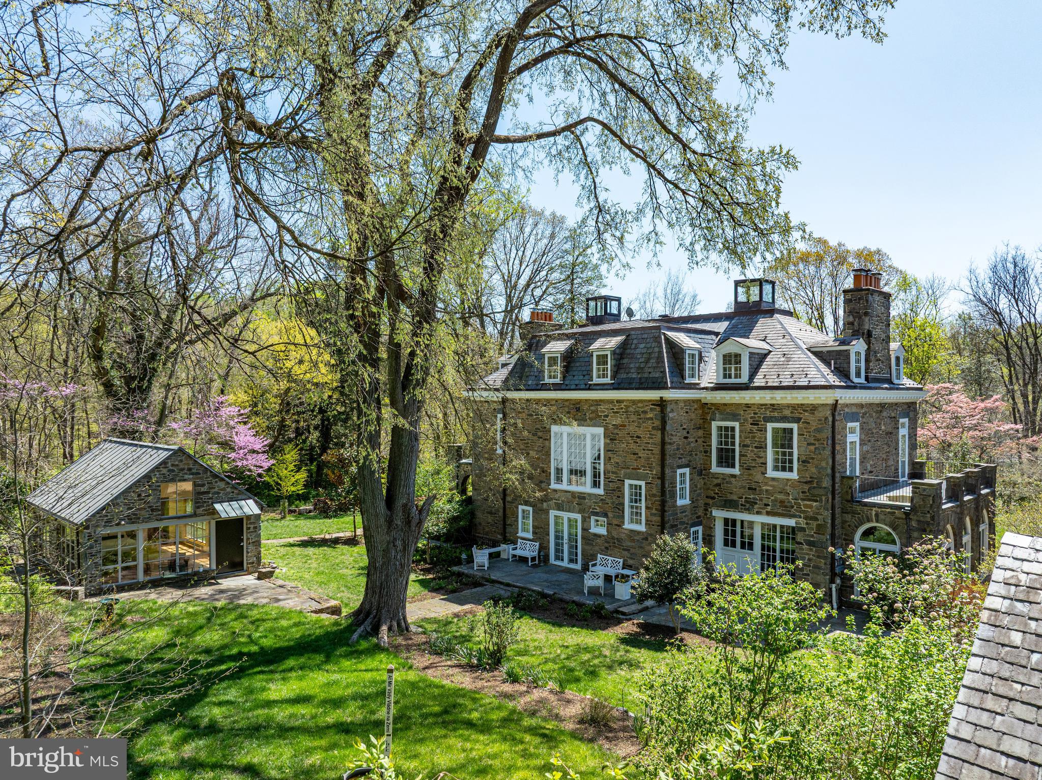 2325 Porter St NW