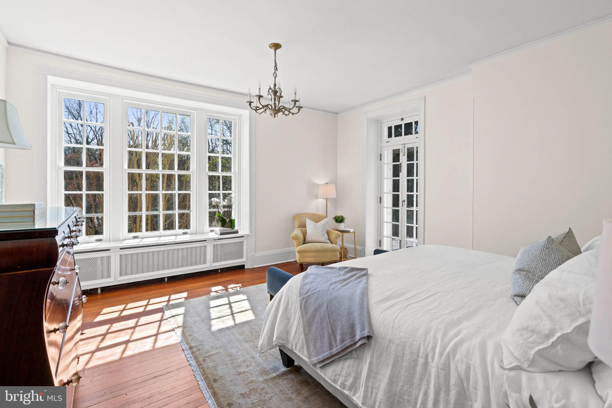 2325 Porter St NW