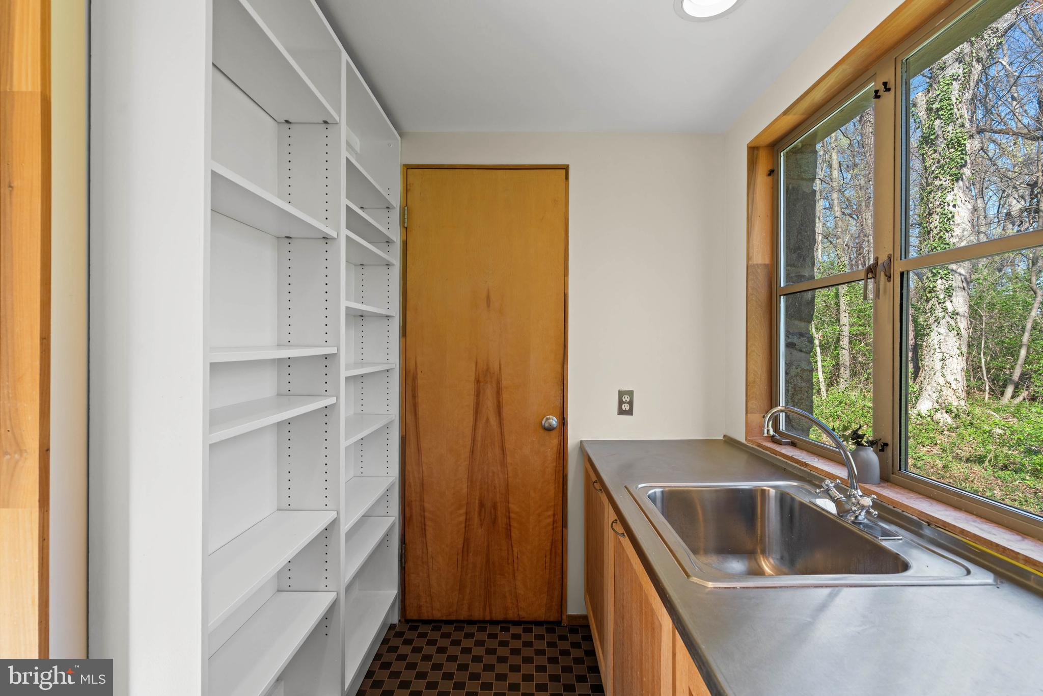 2325 Porter St NW