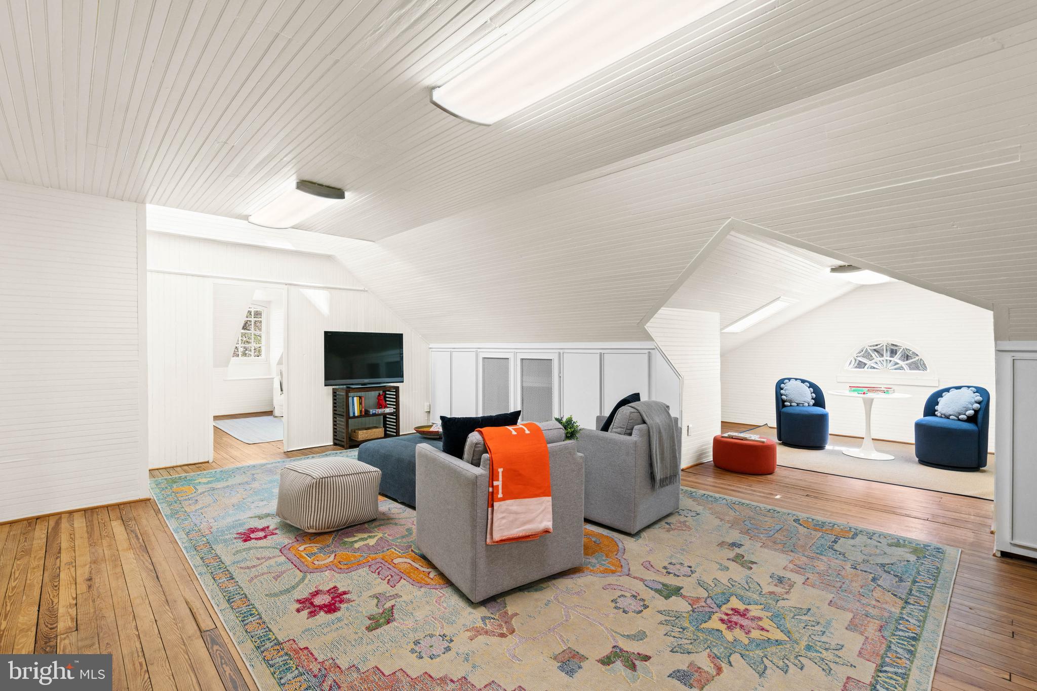 2325 Porter St NW