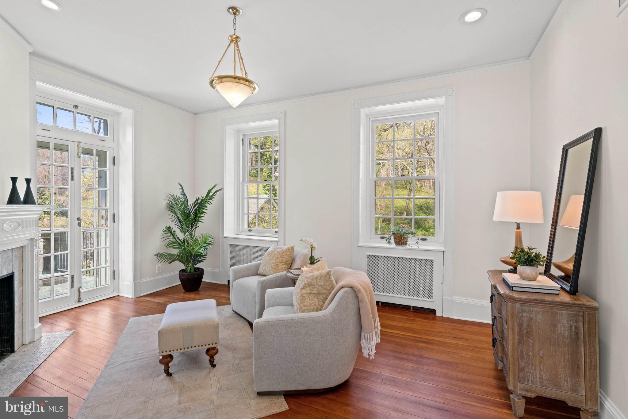 2325 Porter St NW