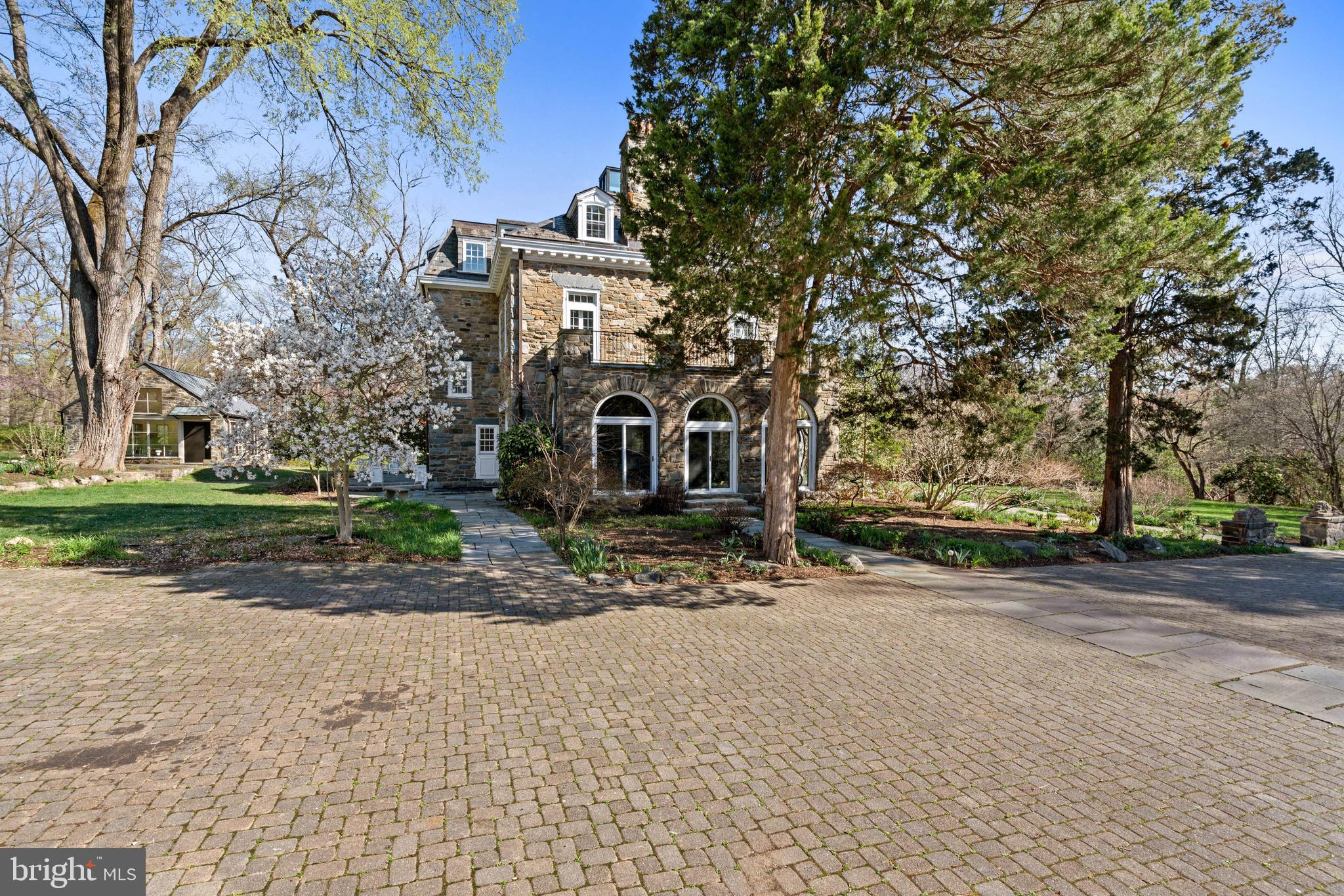 2325 Porter St NW