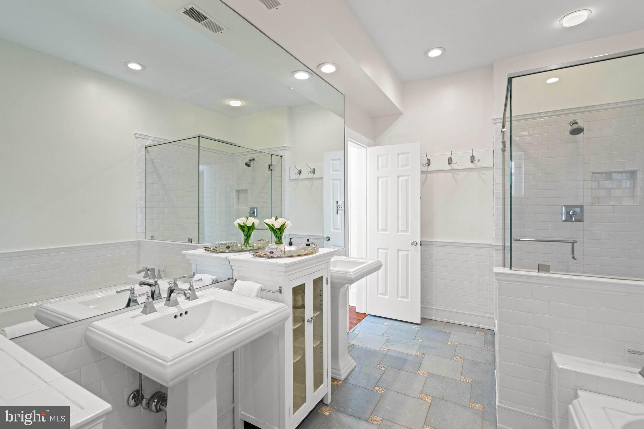 2325 Porter St NW
